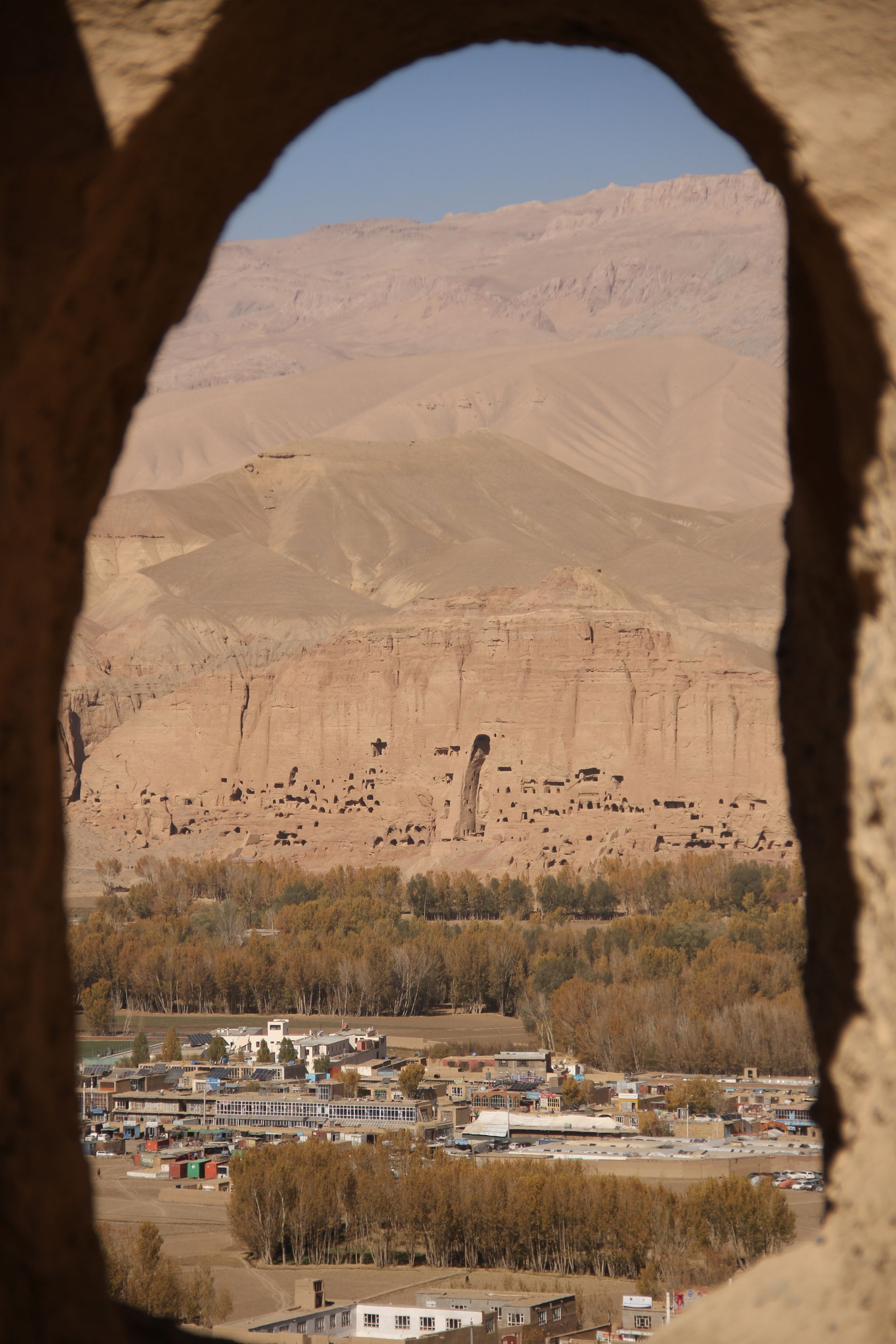 Buddha statues in Bamyan (before 2001) were carved based on rad…