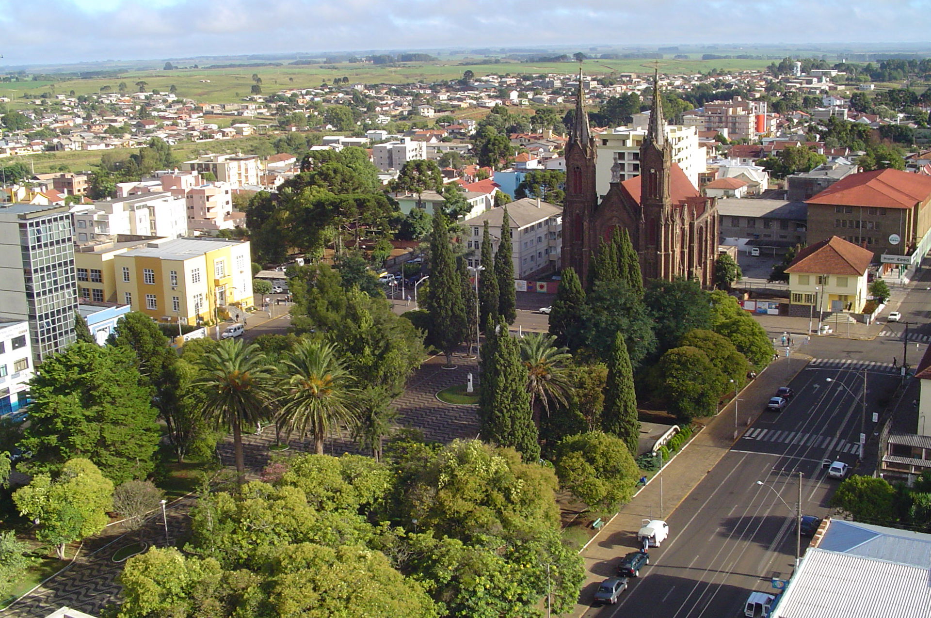 Vista da praça central do município de Vacaria, RS, Brasil