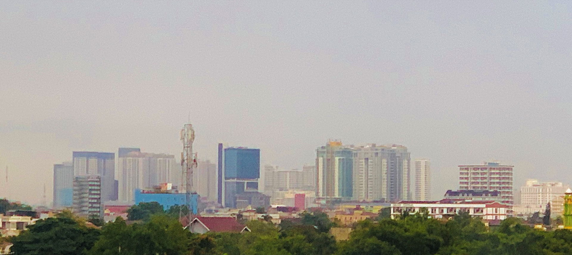 Pemandangan gedung-gedung tinggi di Kota Medan, Sumatra Utara, …