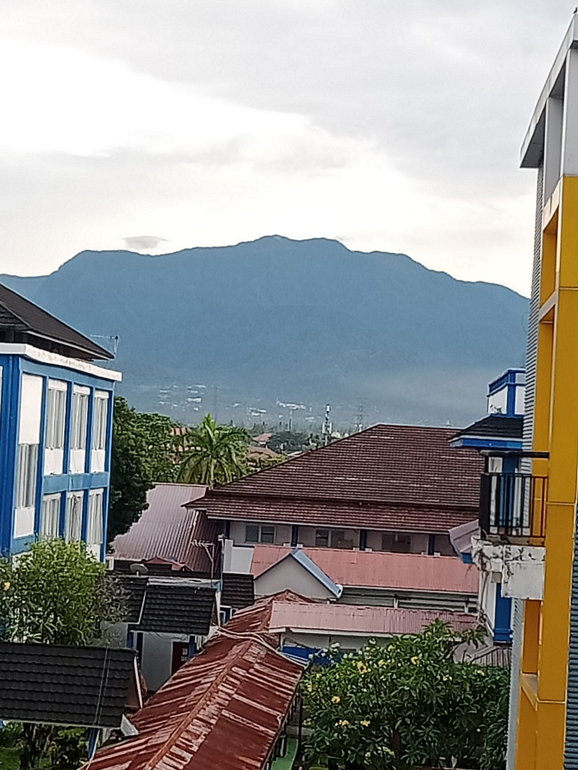 Gunung Gadut yang berada di Kecamatan Pauh, Kota Padang.Dipotre…