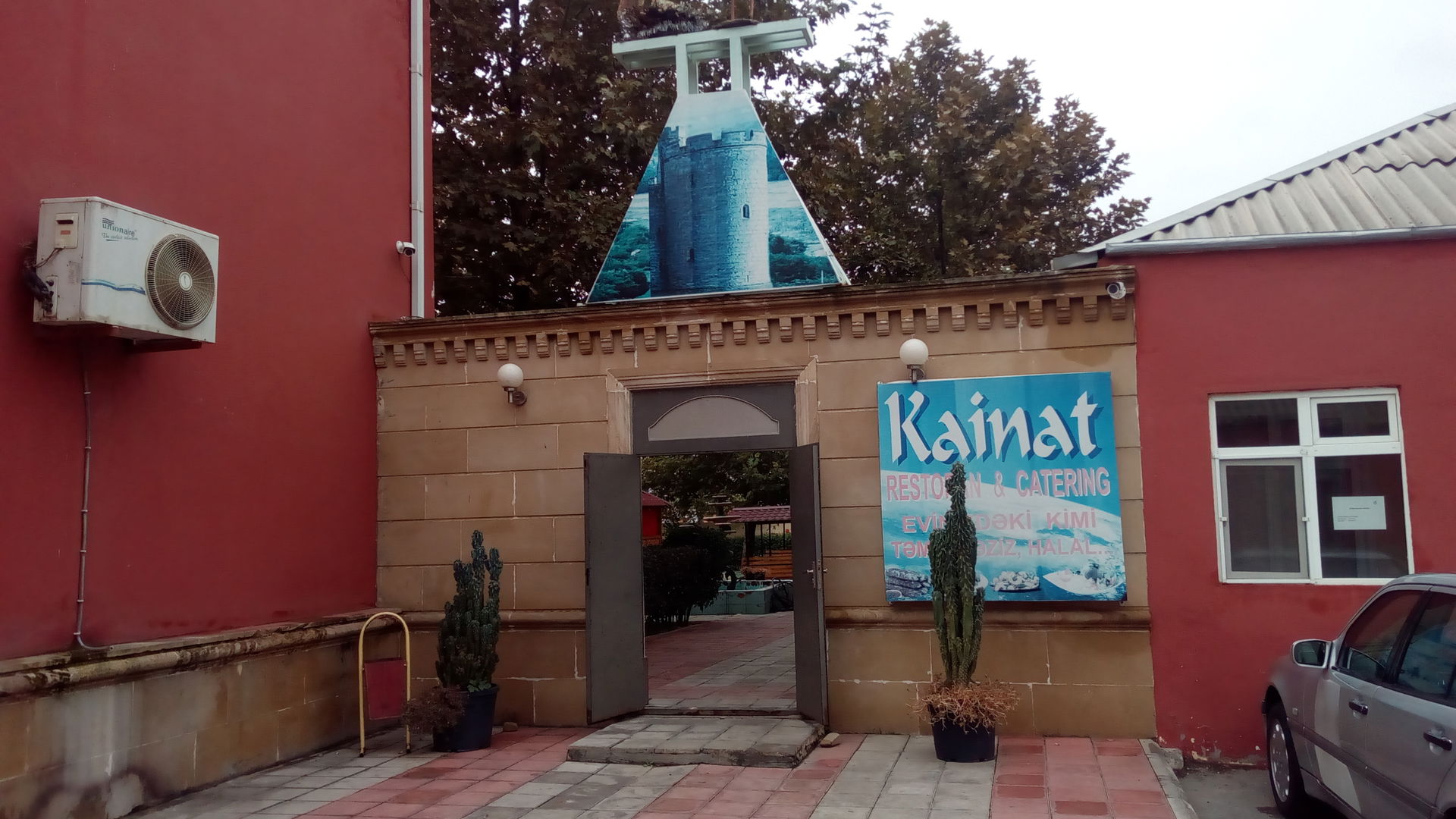 Yevlax, Kainat otel