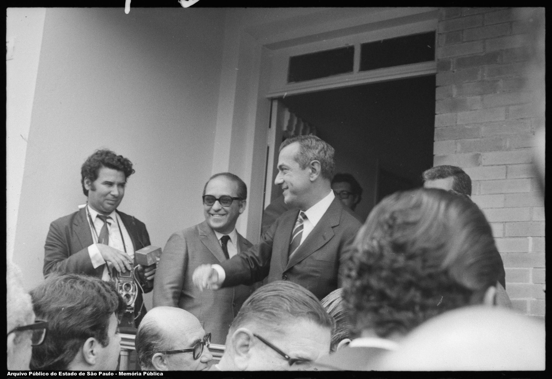 Governador Laudo Natel inaugurando a central telefônica de Regi…