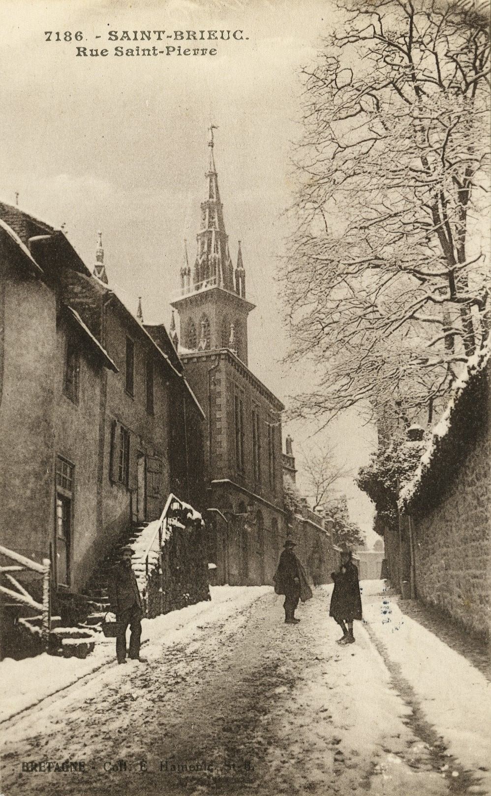 Rue Saint-Pierre.