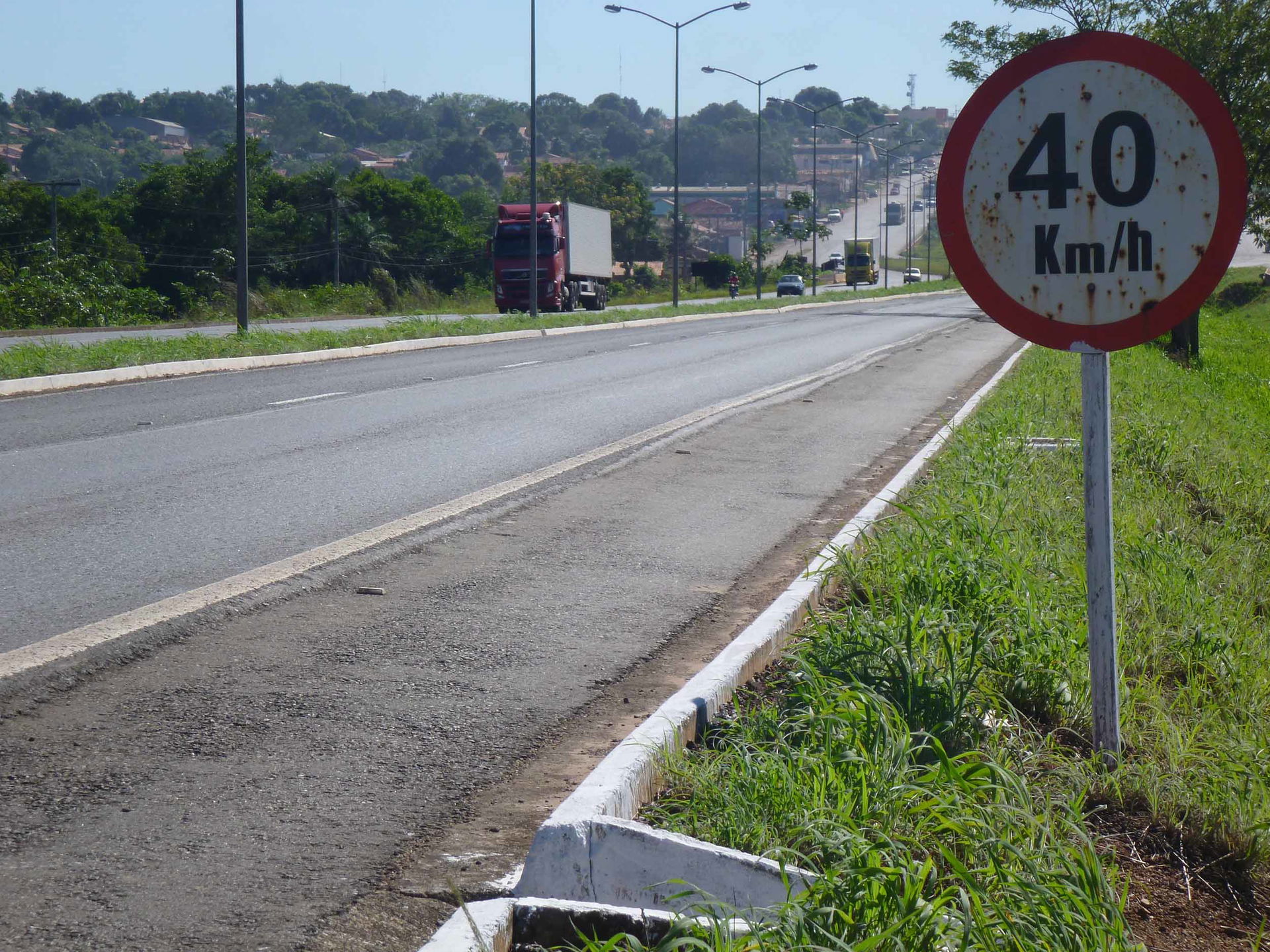 Trecho da rodovia federal brasileira BR-153 em Araguaína (TO).
