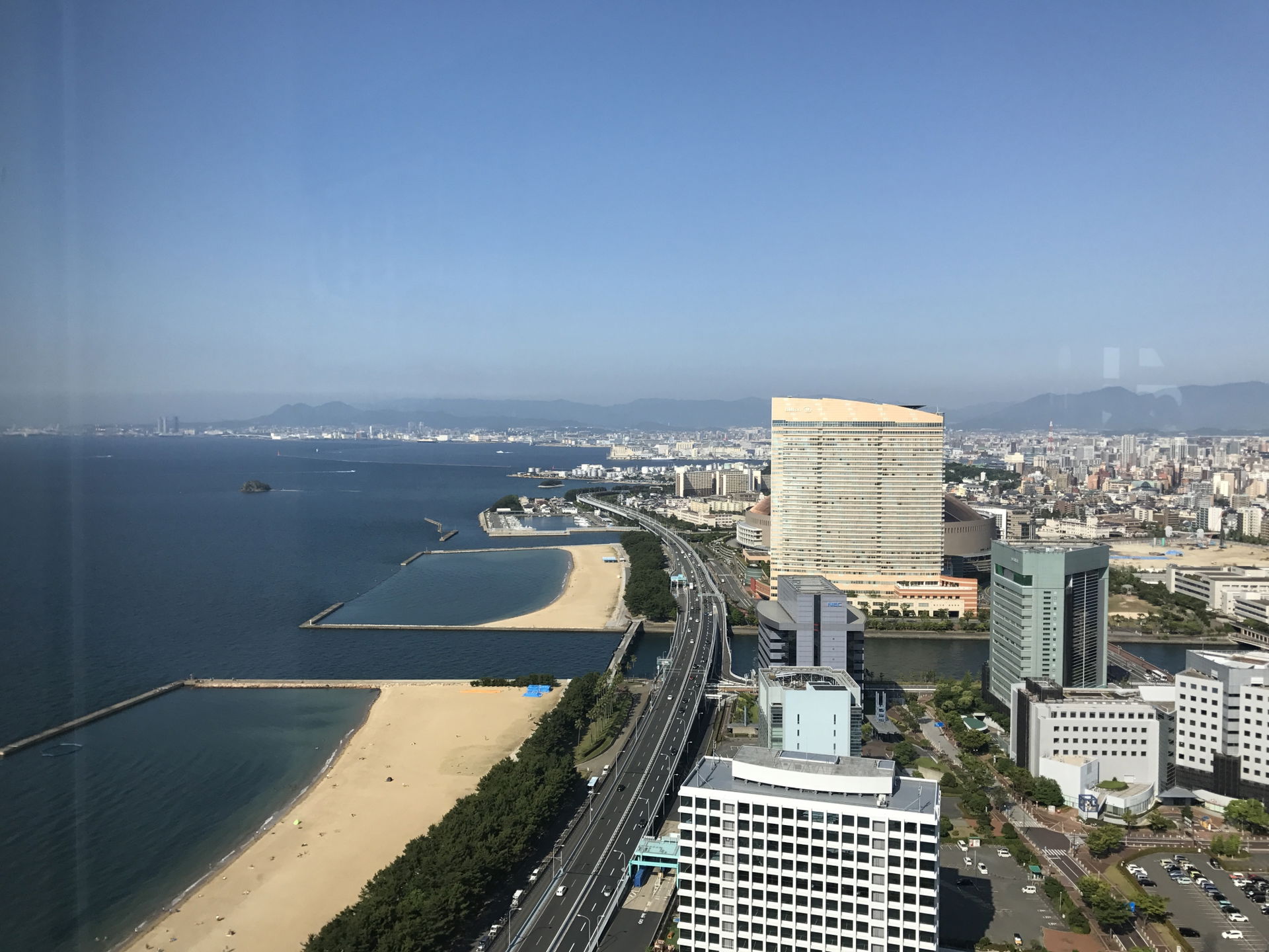 福岡タワーより望む博多港方面