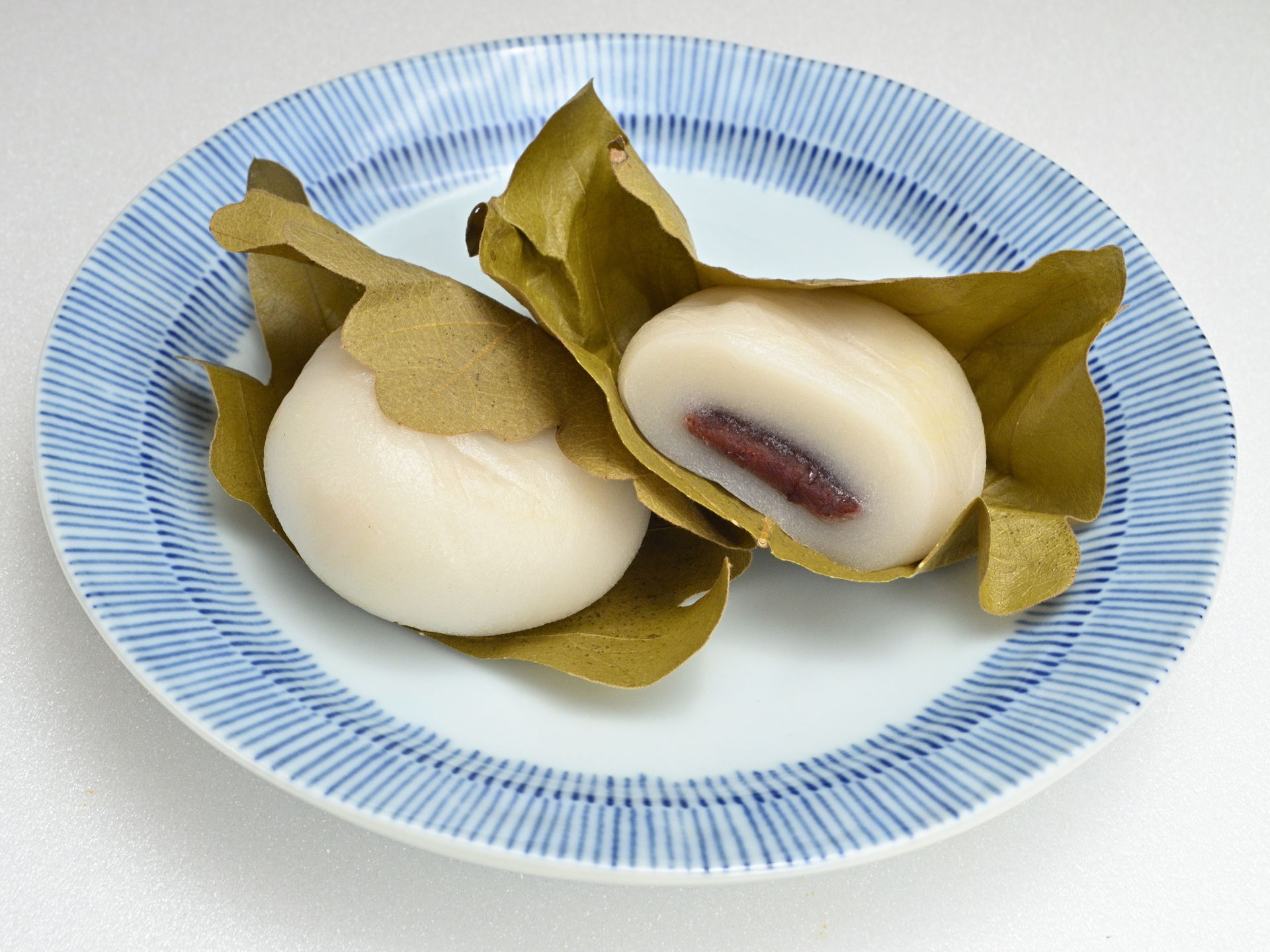 Traditional Japanese sweets,Kashiwa-mochi.It is customary to ea…