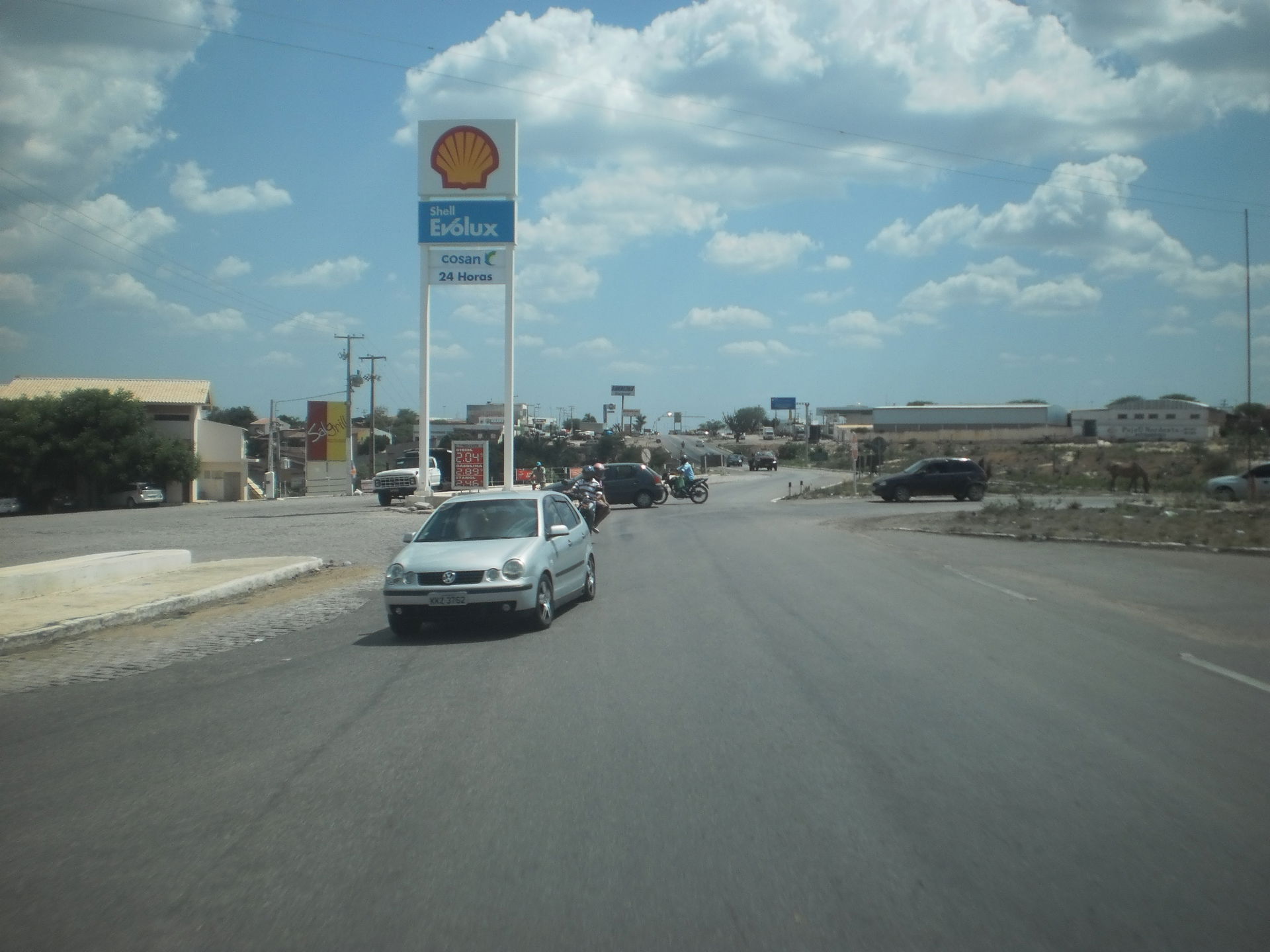 Trecho da BR-116, zona urbana de Salgueiro, Pernambuco. Brasil.