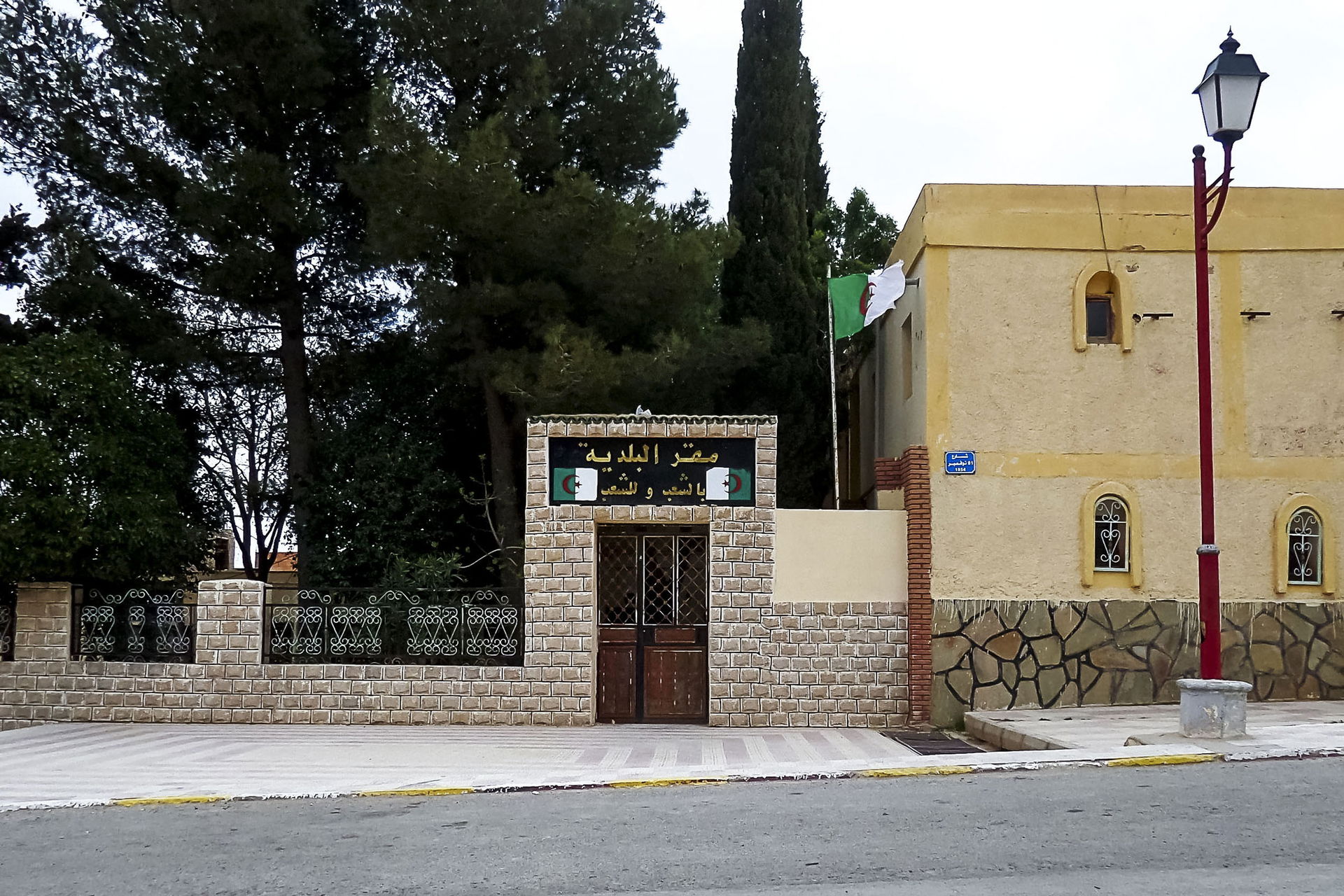 APC de Sidi Bouzid, wilaya de Laghouat
مقر بلدية سيدي بوزيد بول…