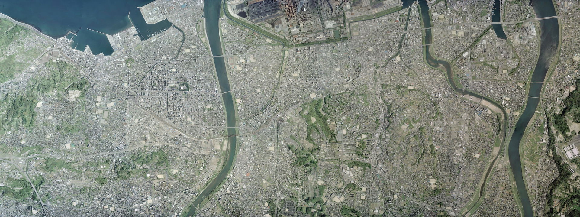 Oita city center area Aerial photograph.2007