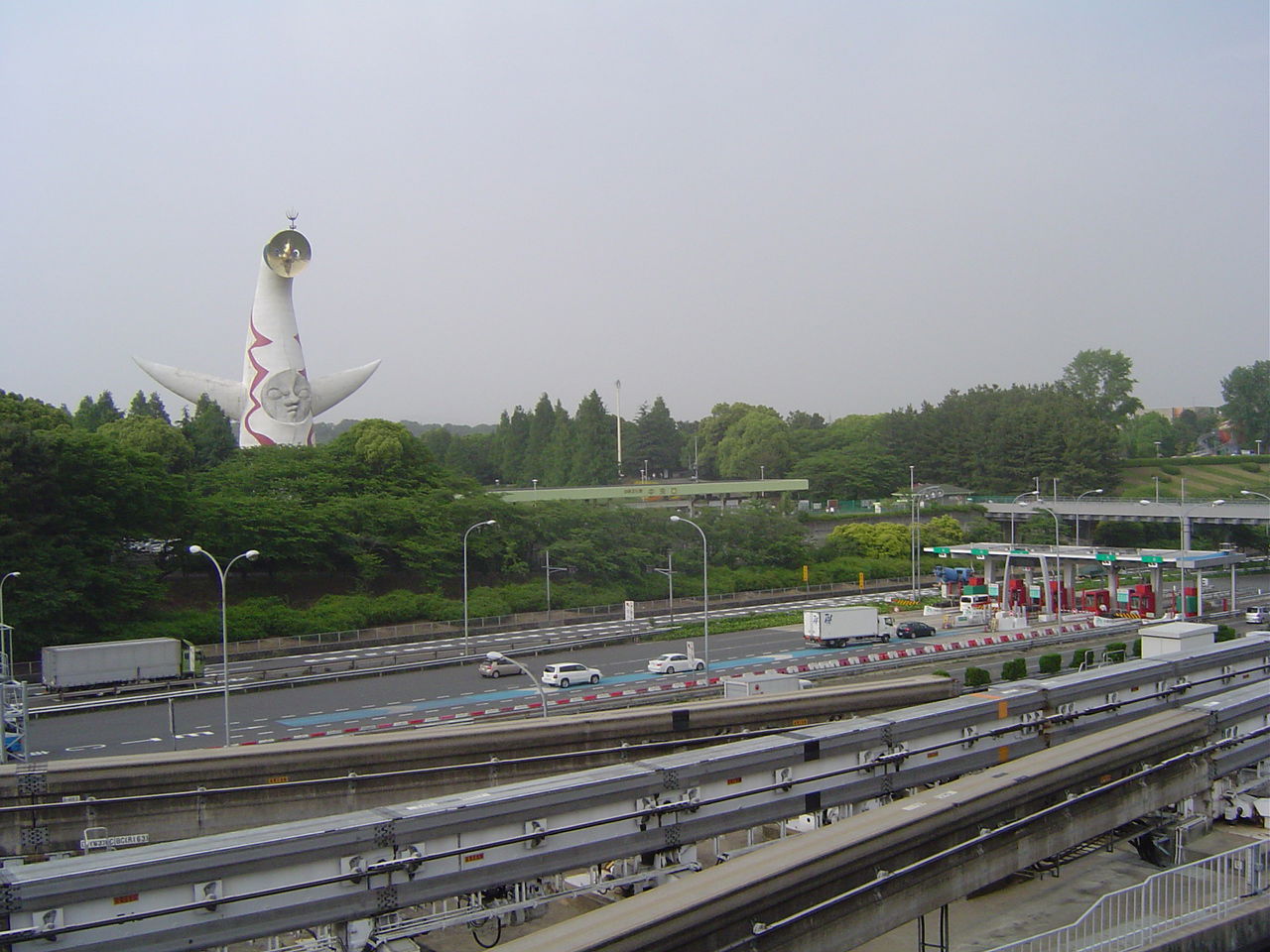 2007年5月26日、万博記念公園駅前より投稿者が撮影
