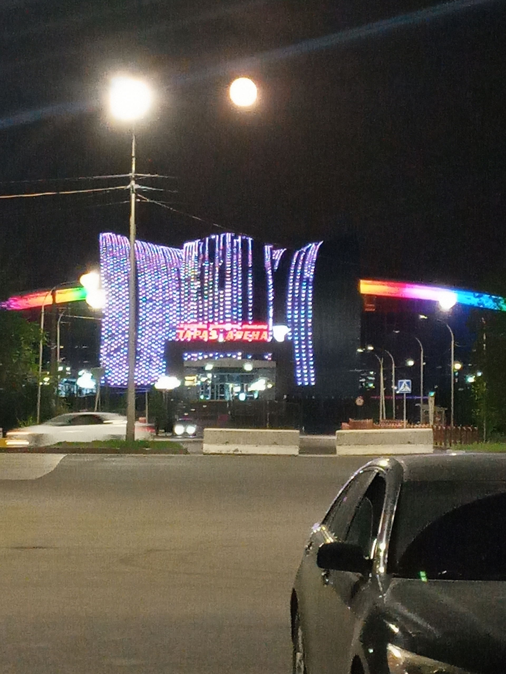 Один из известных мест города Тараза-Тараз Арена.