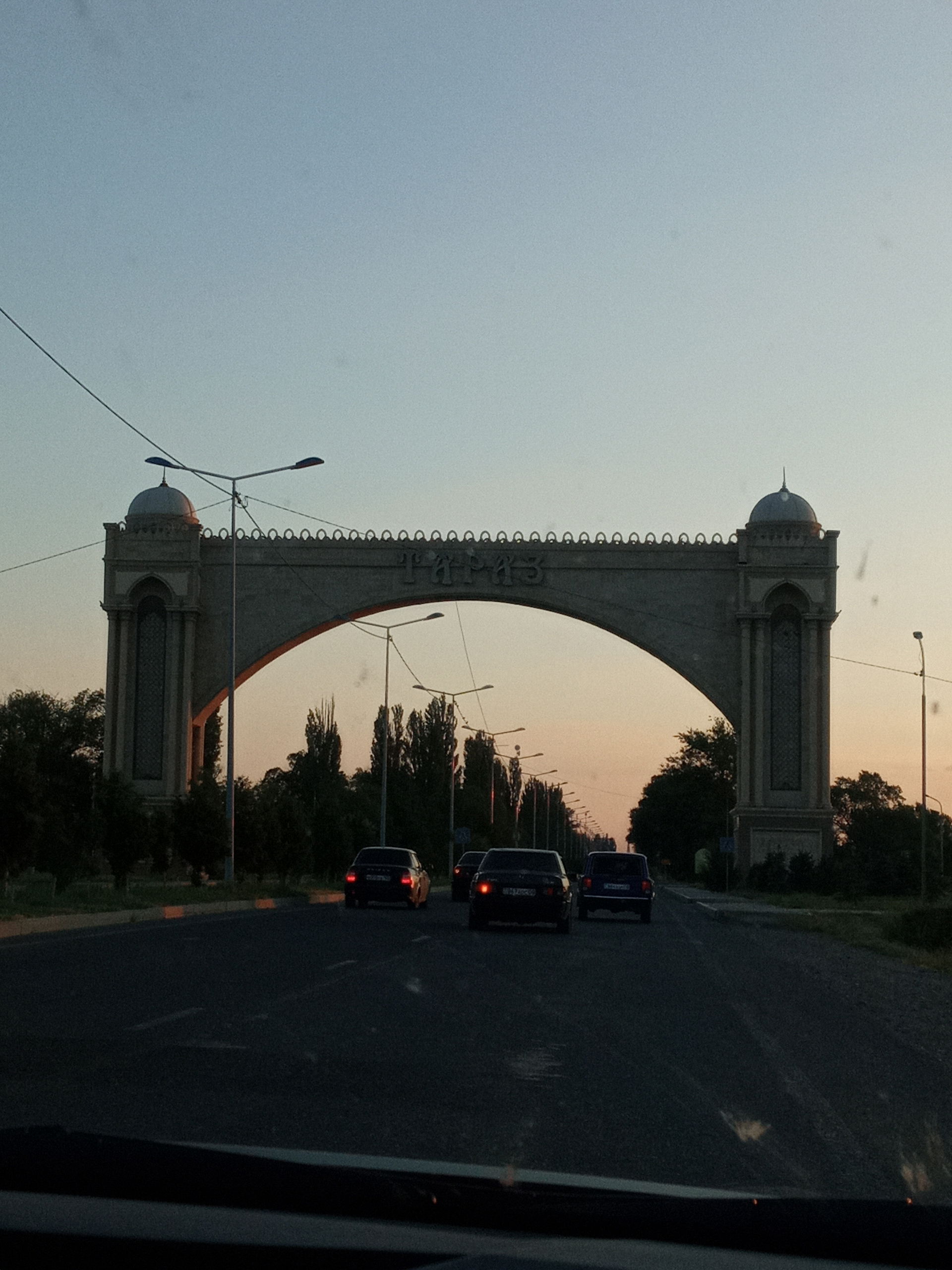 Арка,означающий приезд в город Тараз(из восточной стороны)