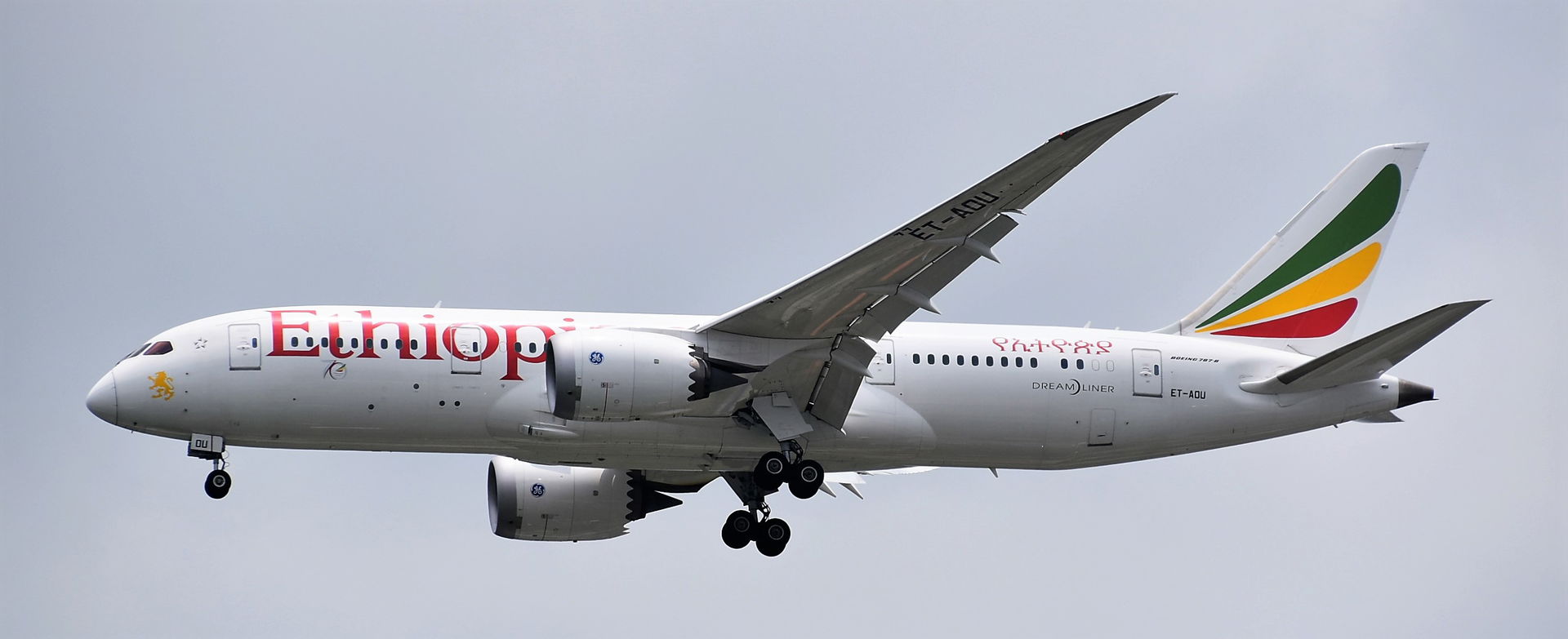 Boeing 787/8 of Ethiopian Airlines on final approach to rwy.19R…