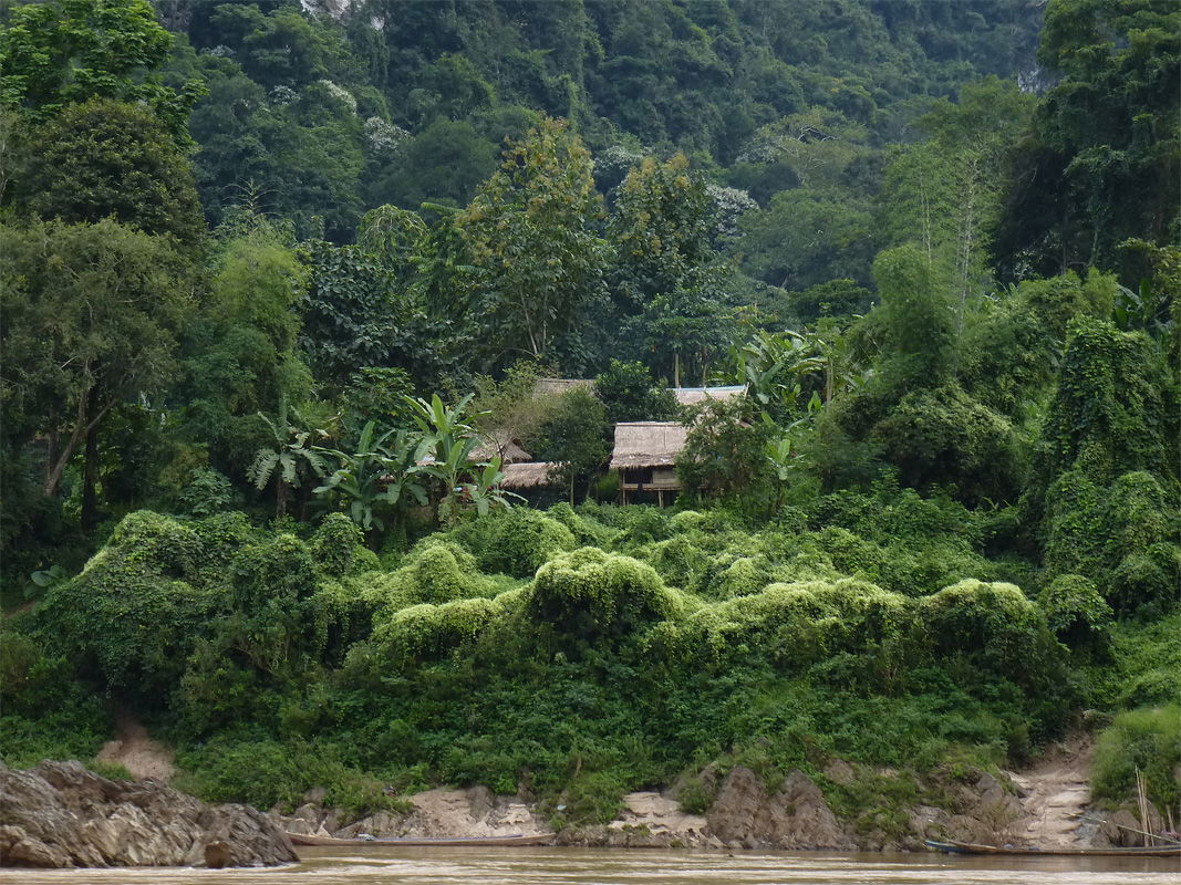 Village on the bank of the Mekong River, Sainyabuli Province, L…