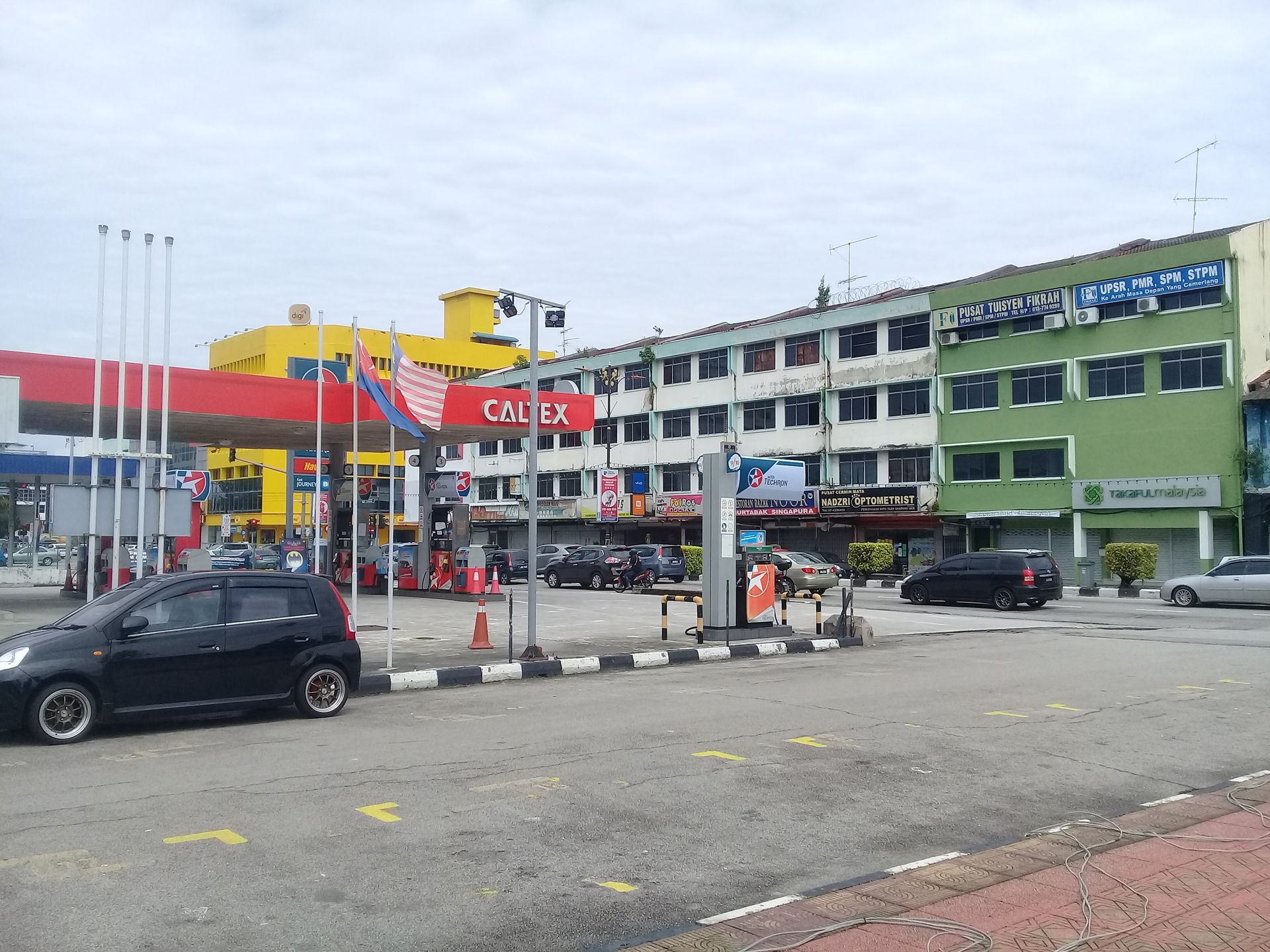 Stesen minyak Petrol Caltex di Bandar Batu Pahat dalam Daerah B…
