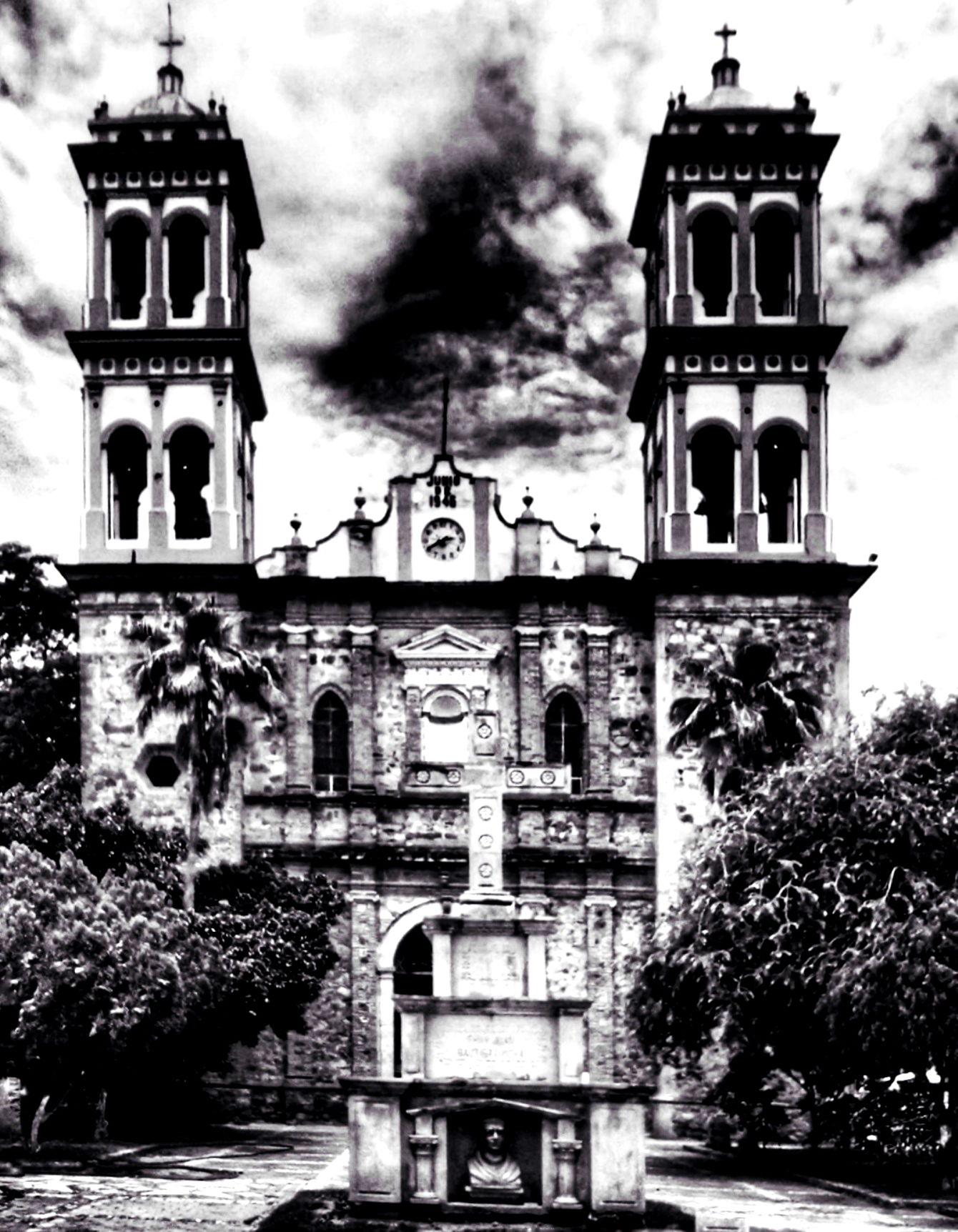 This is a photo of a monument in Mexico, identified by ID