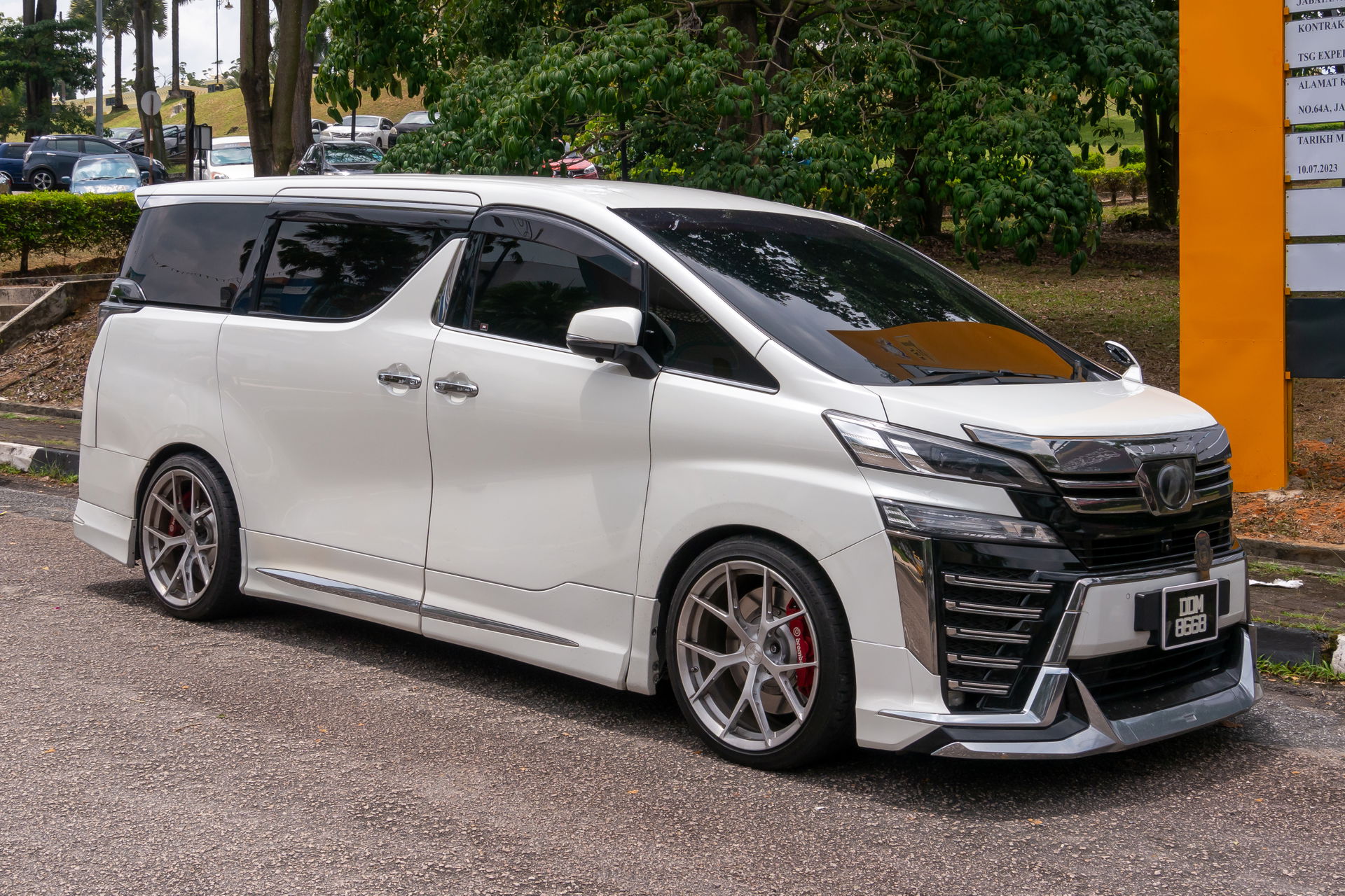 Toyota Vellfire in Johor Bahru