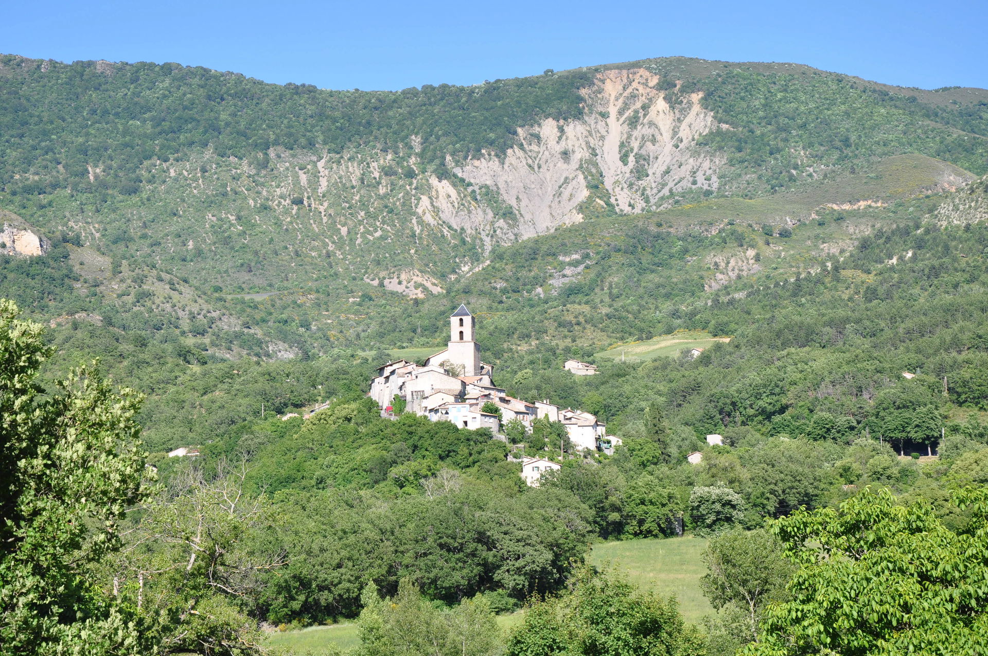 Thoard et le sommet de la Bigue (le Siron)