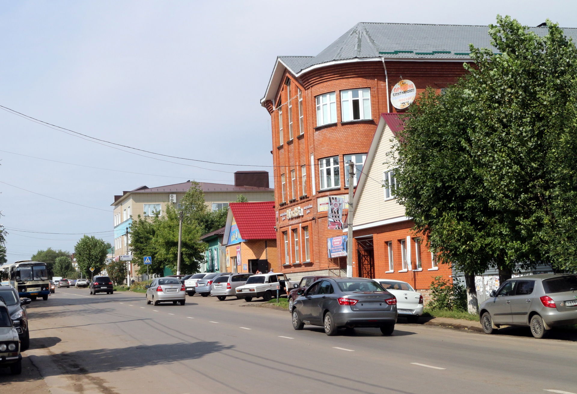 Кирсанов, одна из основных улиц (август 2016г).