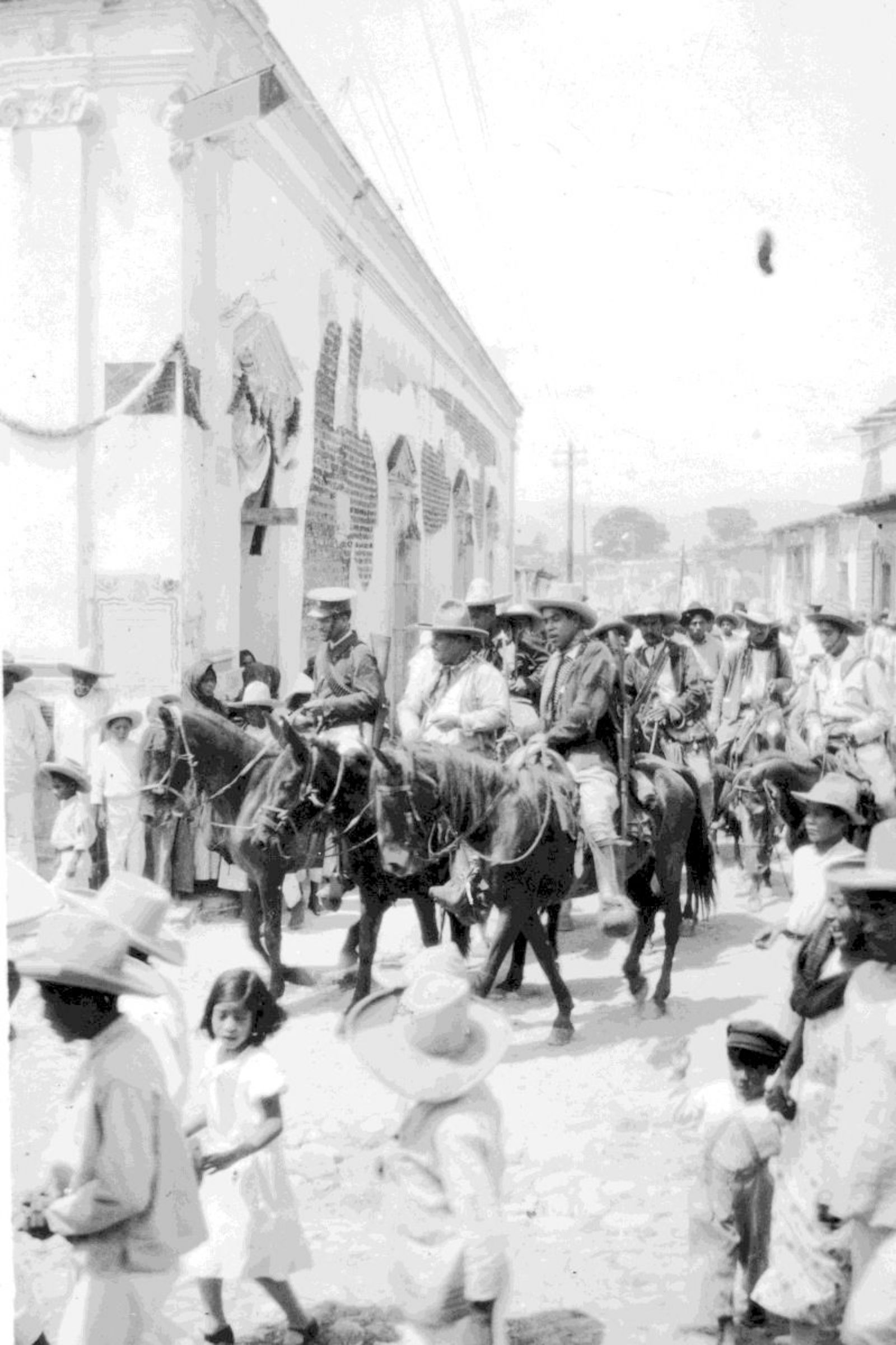 Cabalgata en Miahuatlán de Porfirio Díaz inicios del S XX