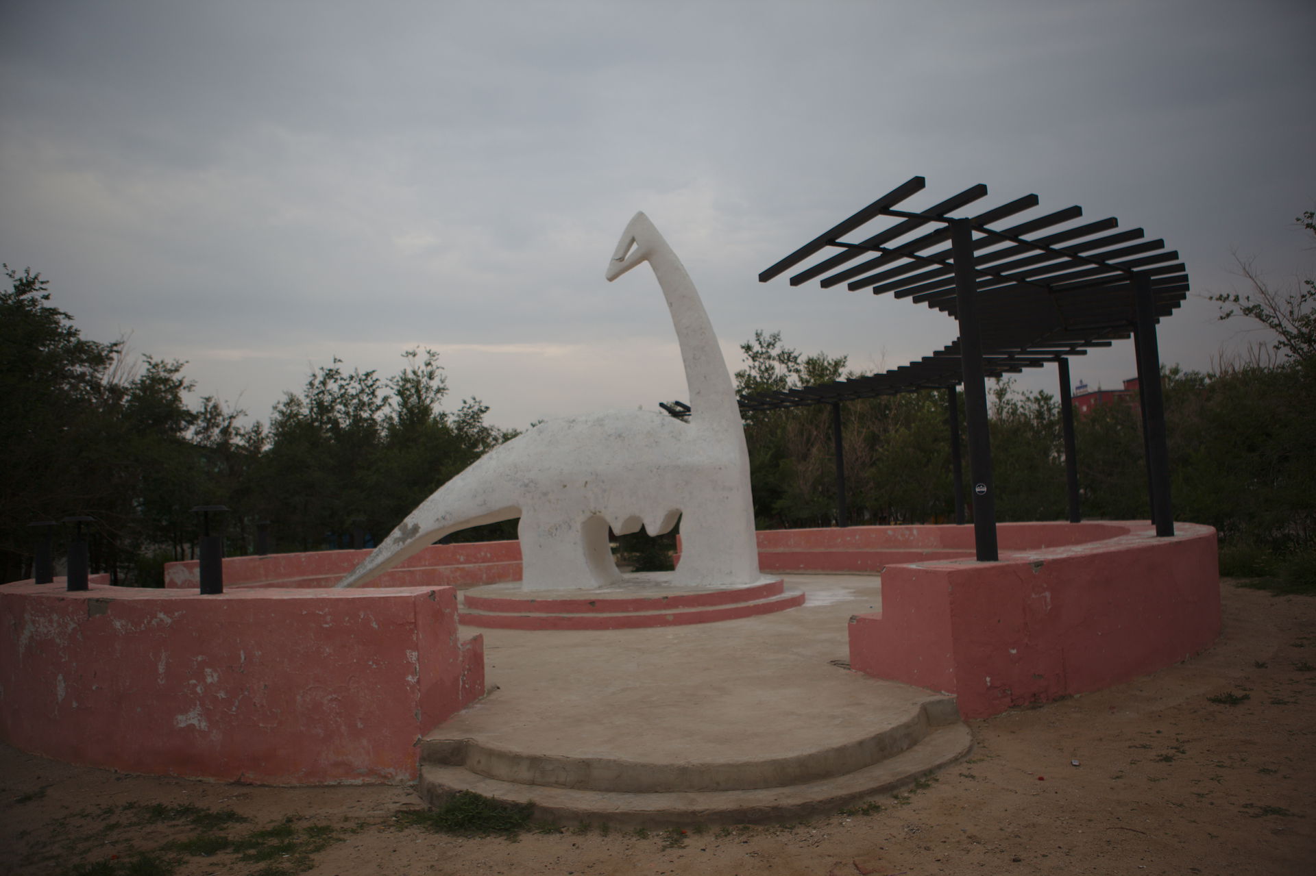 A diplodocus statue in sainshand to remember how many fossils o…