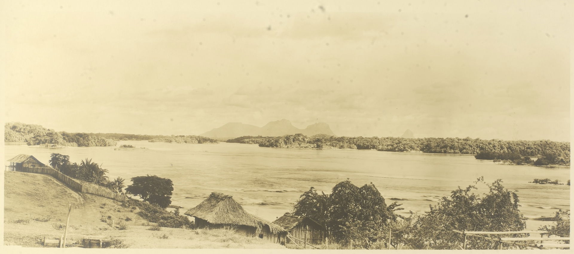 Porto de São Gabriel da Cachoeira e Serra do Curicuriari, Alto …