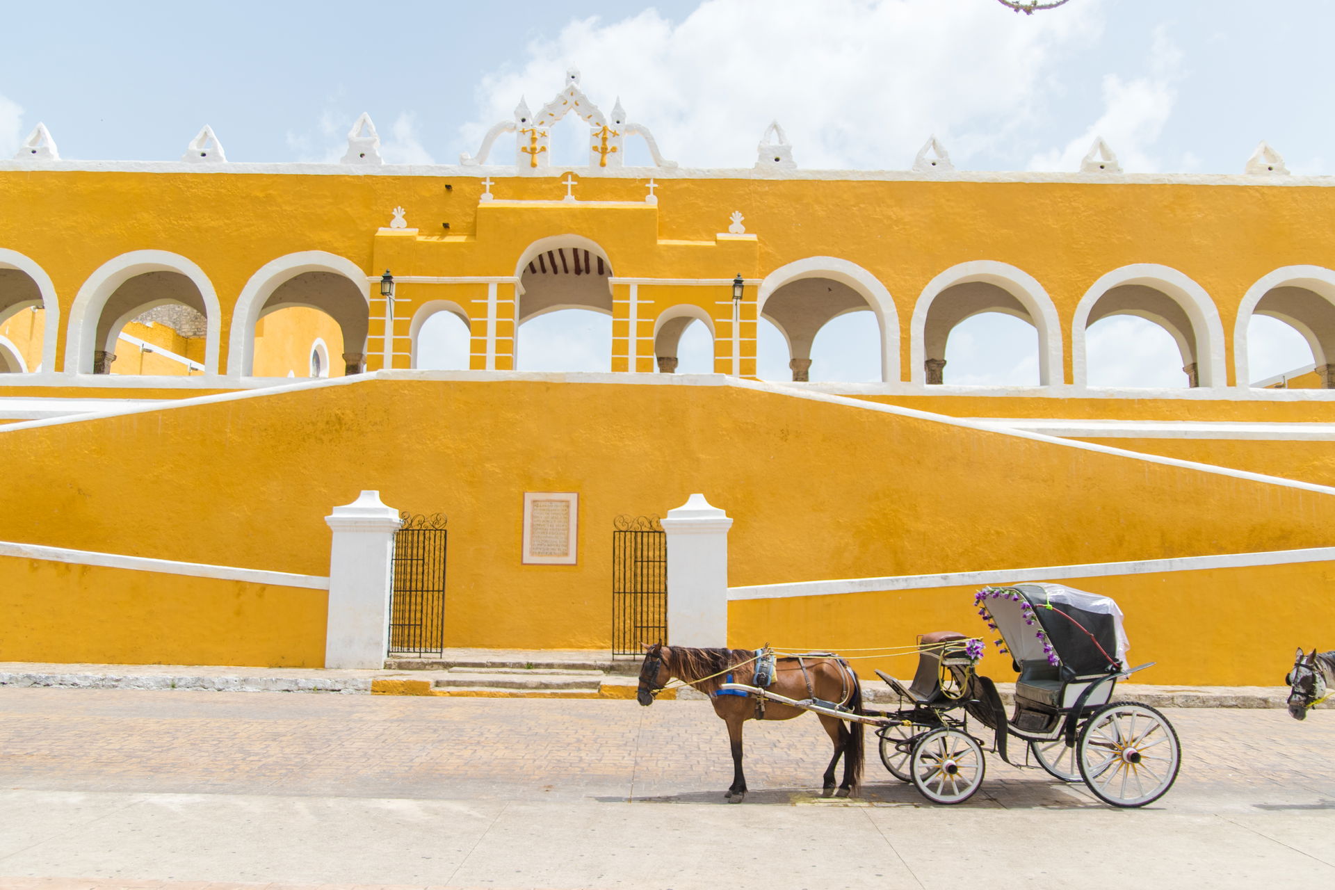 Es un pueblo donde se cruzan 3 culturas: la prehispánica, la co…