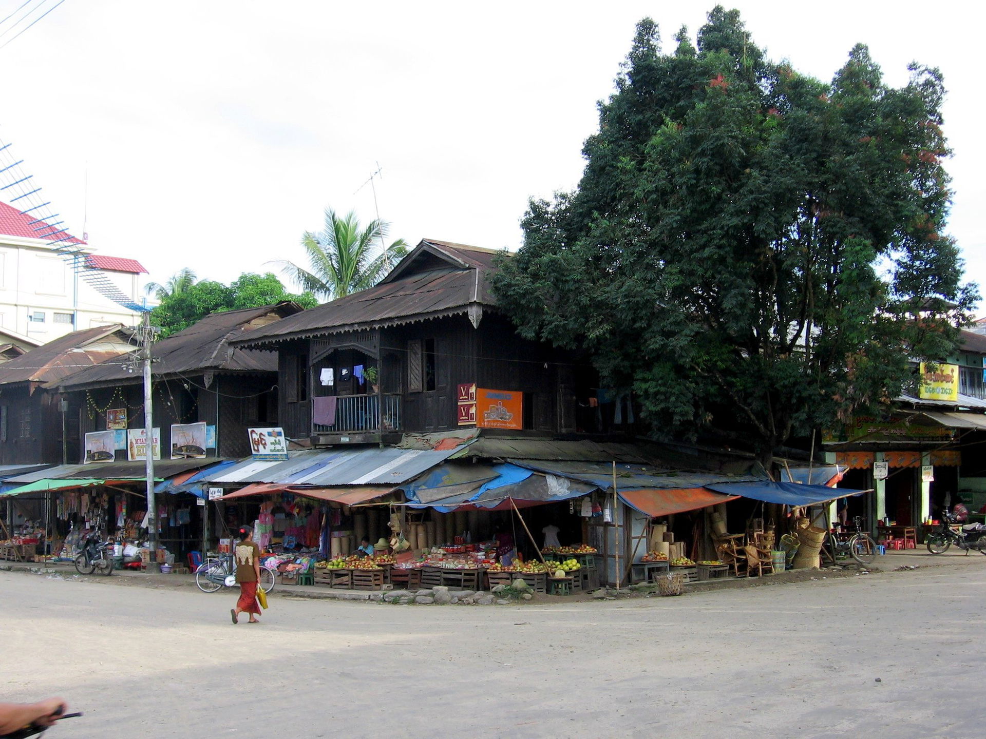 Streets of Bhamo (Myanmar).