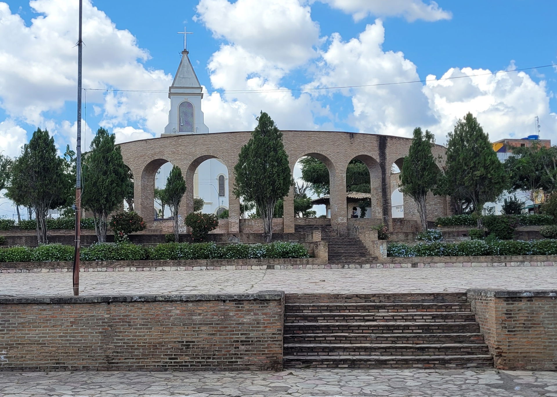 Santa Bárbara - BA (praça principal)