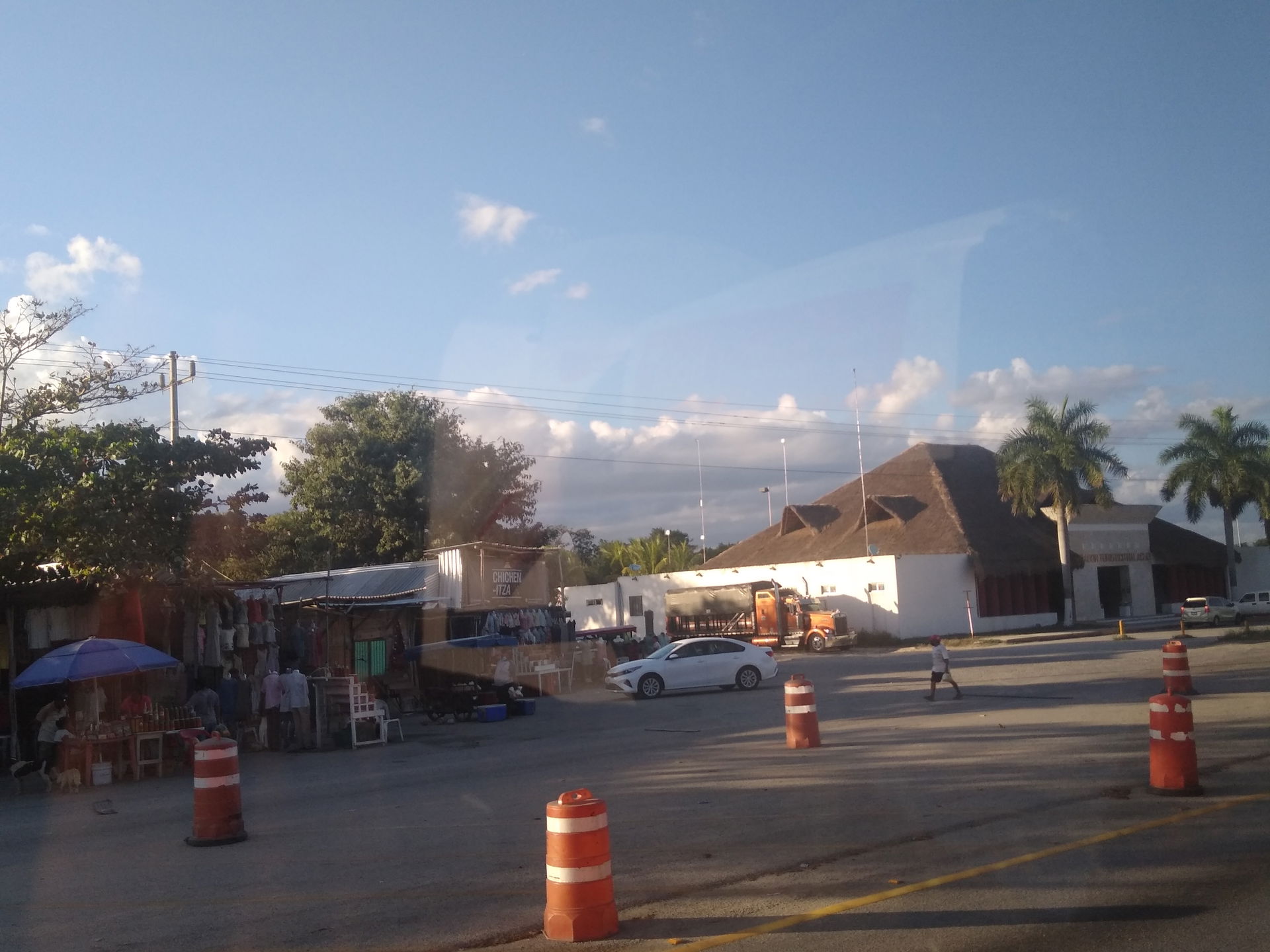 Caseta de vigilancia al ingresar al estado de Yucatán en el mun…