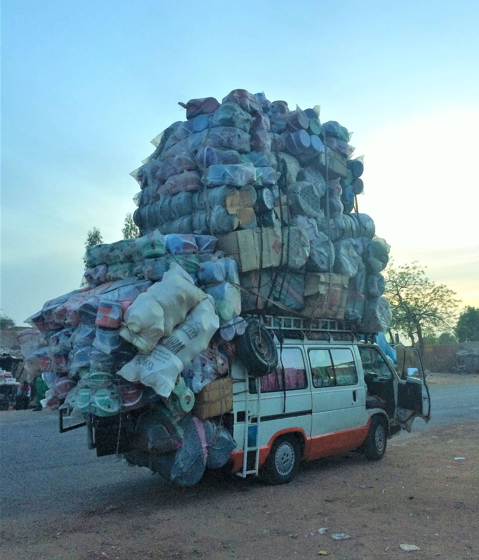 Overloaded minibus in Kodo, a village in Niger (Fakara commune,…