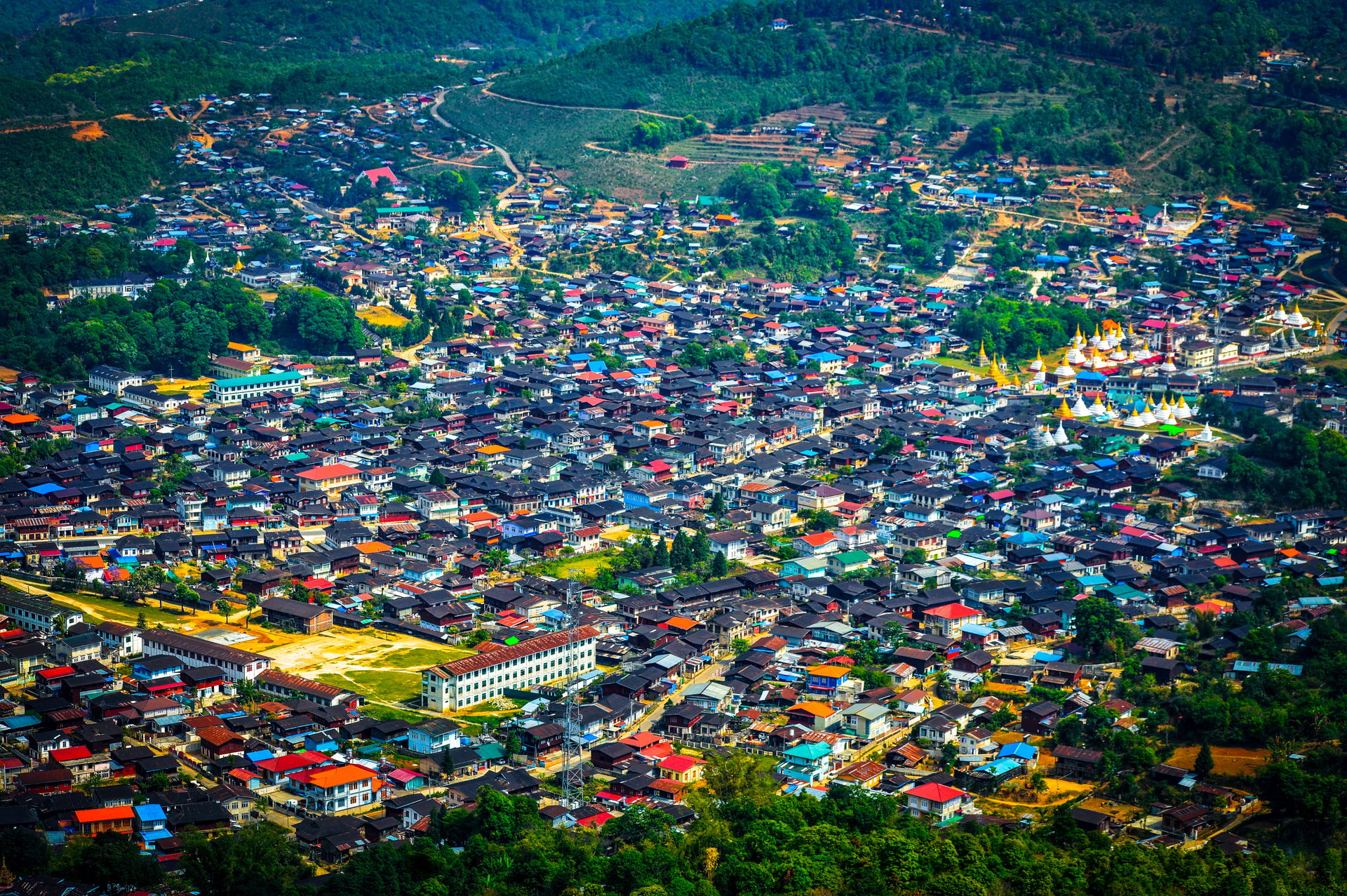 လူချွန်လူကောင်းတို့ မွေးထုတ်ပေးရာ ကျပ်ပြင်အထက
