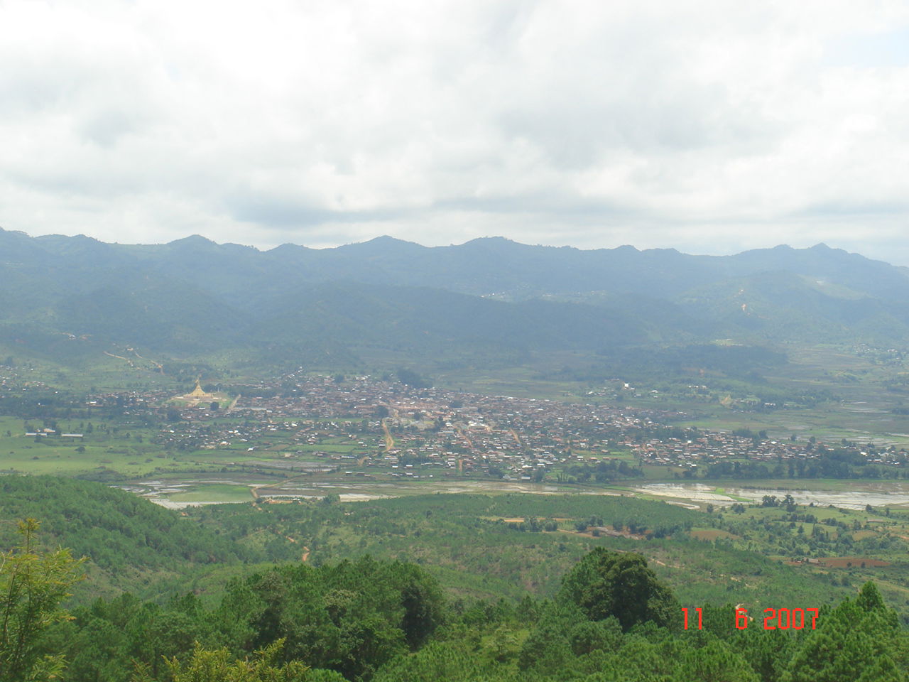 ဝဵင်းပၢင်လူင် ဢမ်ႇၼၼ် ဝဵင်းၼၢင်းၵိၼ်ပူ ဢမ်ႇၼၼ် ဝဵင်းသဝ်ႁိၼ်