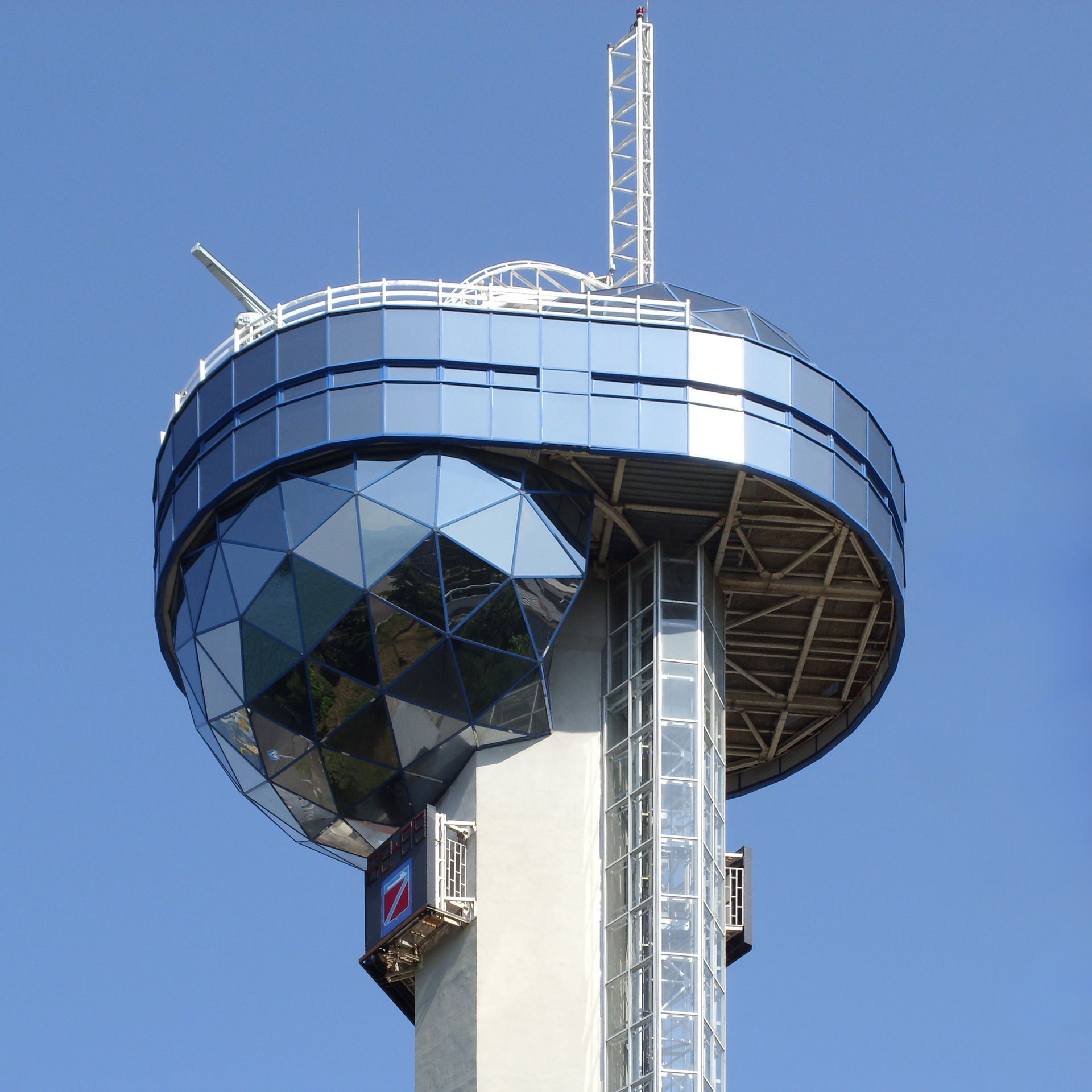 Dispatch tower, Port of Tuapse, as of July 2009.