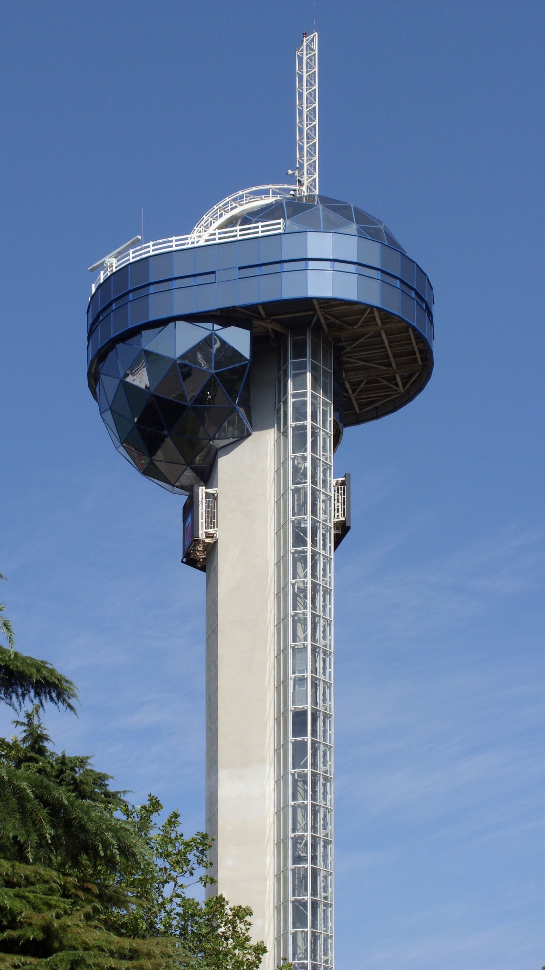 Dispatch tower, Port of Tuapse, as of July 2009.