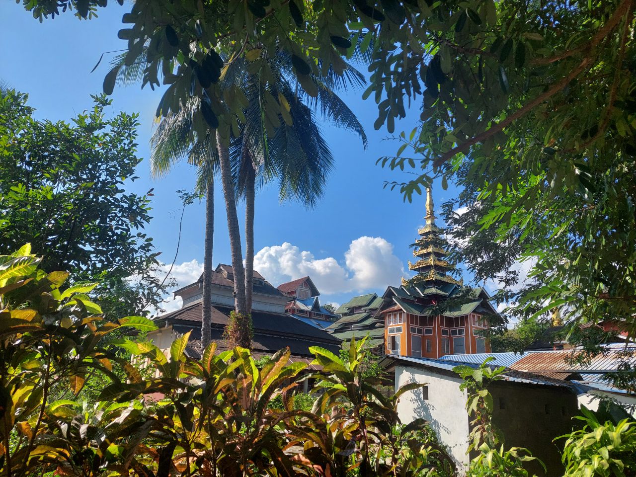 This is Yanaungmyin Monastery in Thaton.