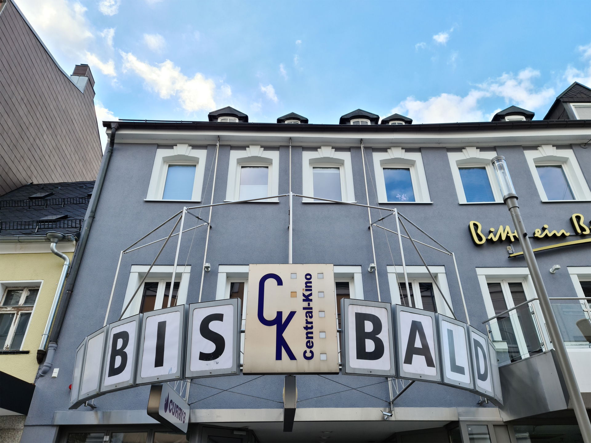 Bis bald-Aufschrift am Central Kino Hof im Rahmen der Corona-Pa…