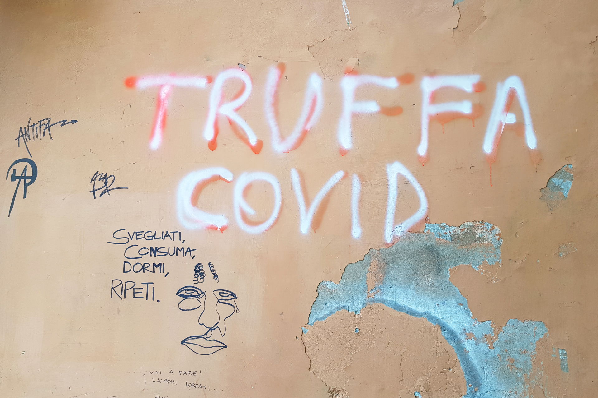 Graffiti in trastevere that says "truffa covid" that translates…