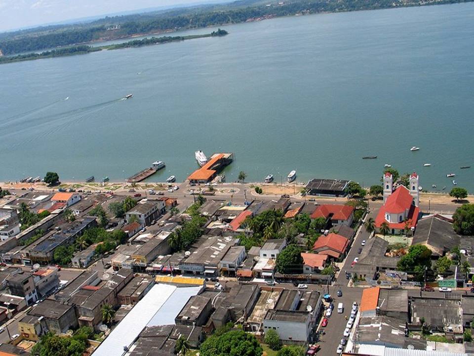 Vista aérea da cidade de Itaituba, do centro comercial da cidad…