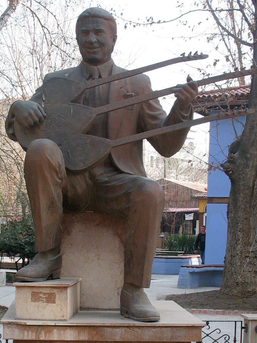 The statue of Özay Gönlüm in Çatalçeşme, Denizli