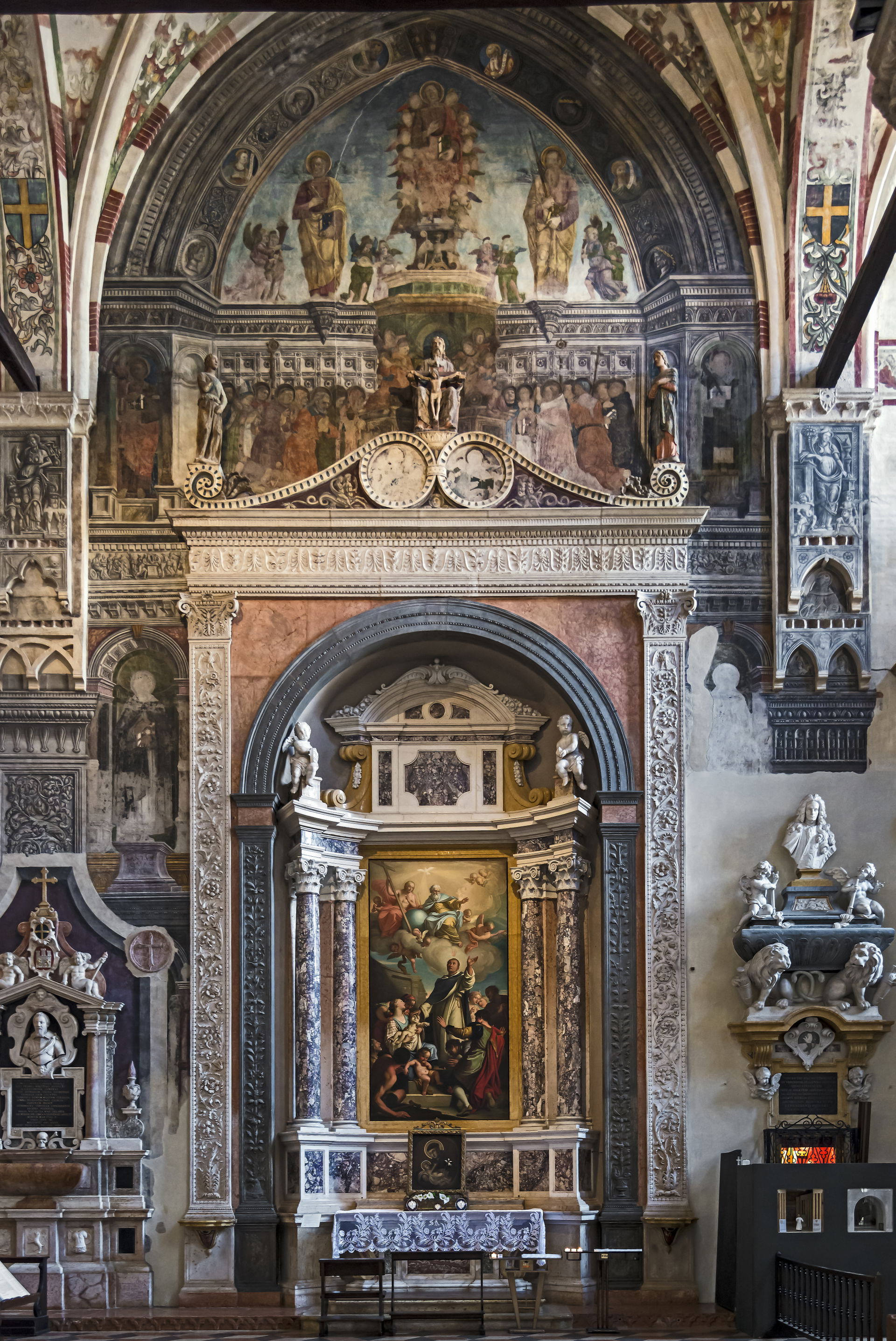 Basilica Santa Anastasia. Altar  of St.Vincent Ferrer. The tabl…