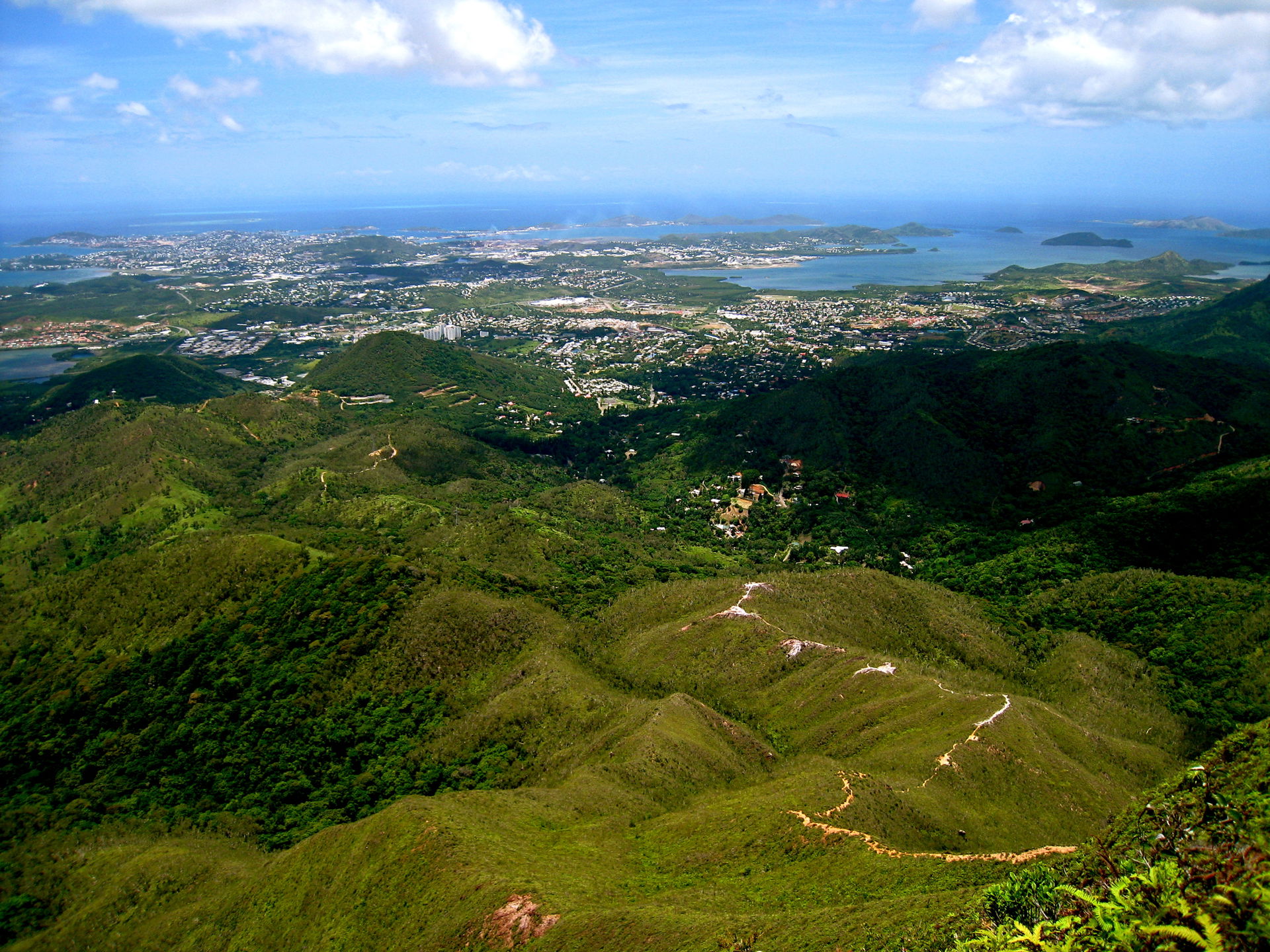 Monts-Koghis - Pic Malaoui (687 m) - Vue sur Nouméa