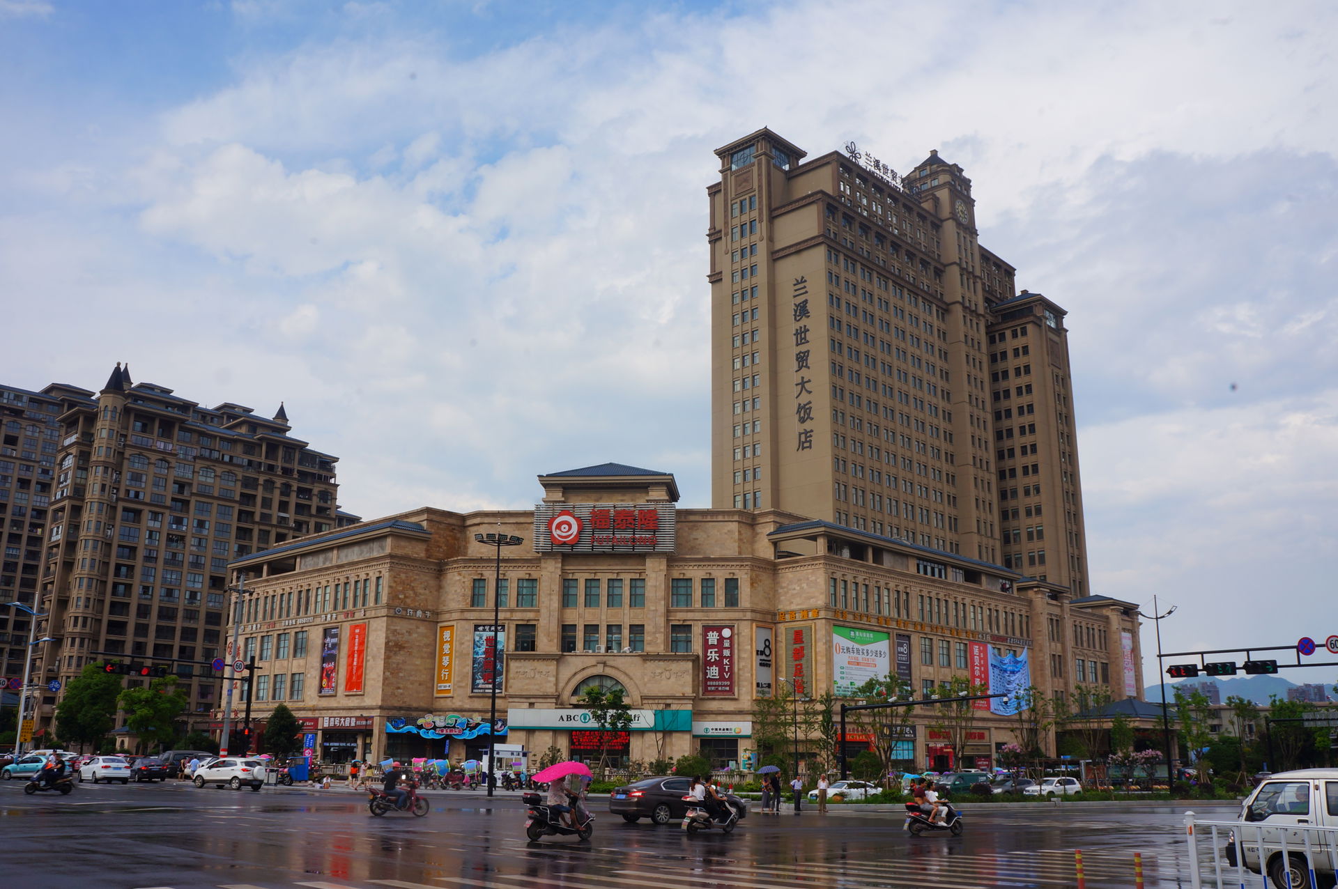 201707 Lanxi Shimao Hotel, with the infamous Futailong Supermar…