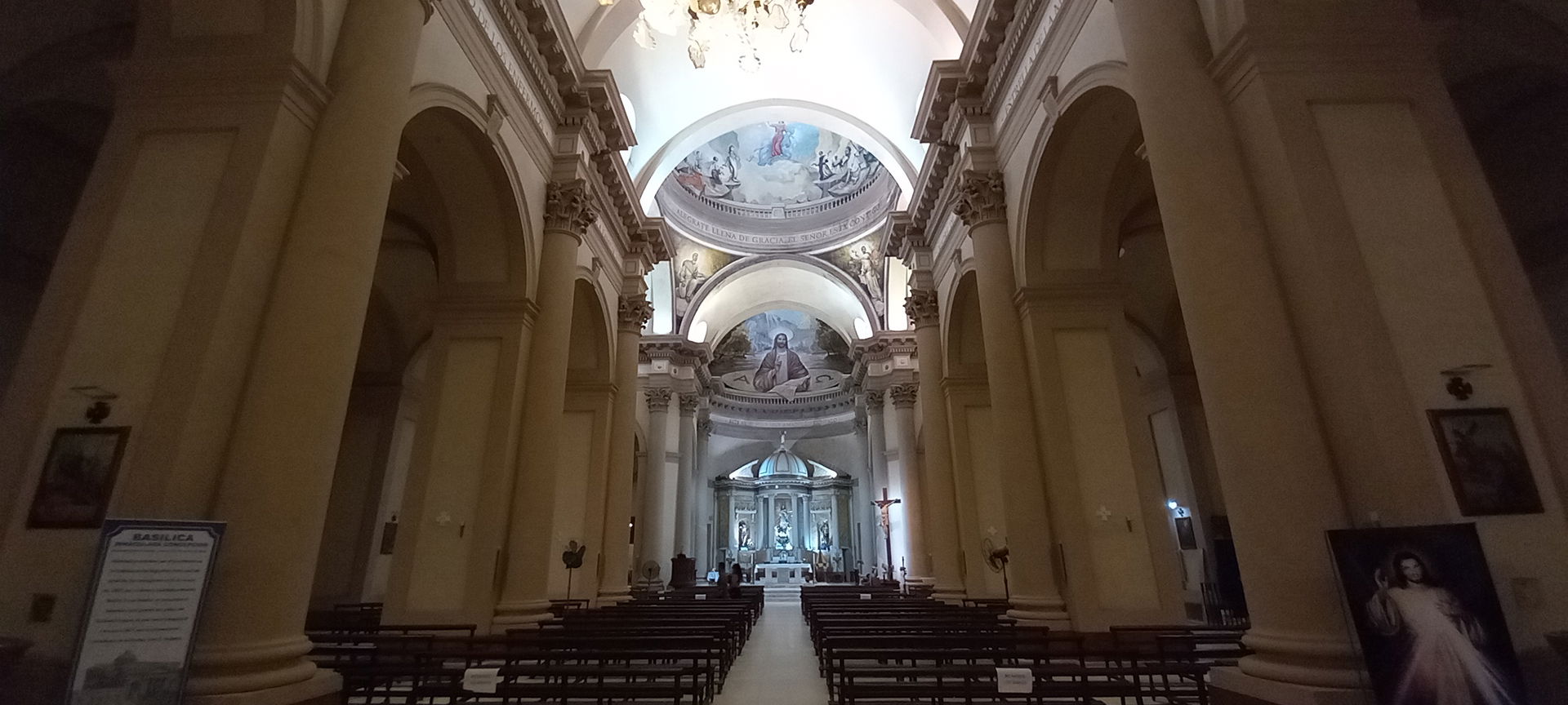 Interior de la Basílica de la Inmaculada Concepción