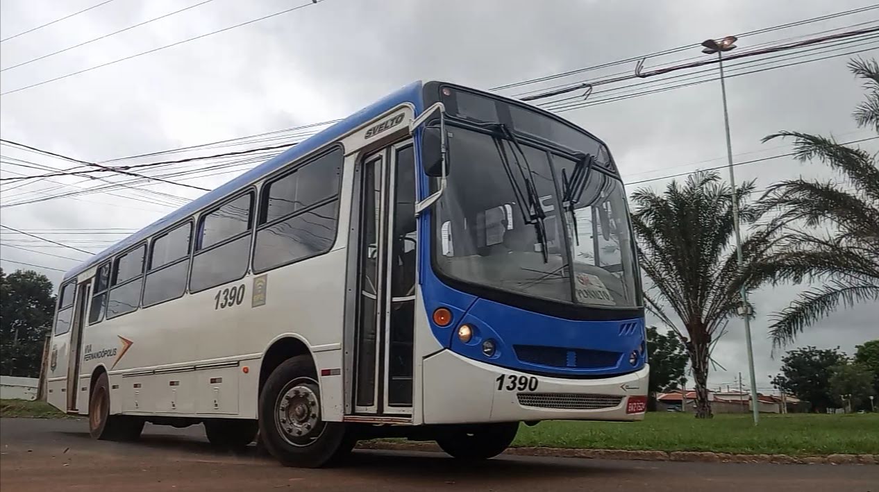 Comil Svelto da Viação Jauense operando com a marca "Viva Ferna…