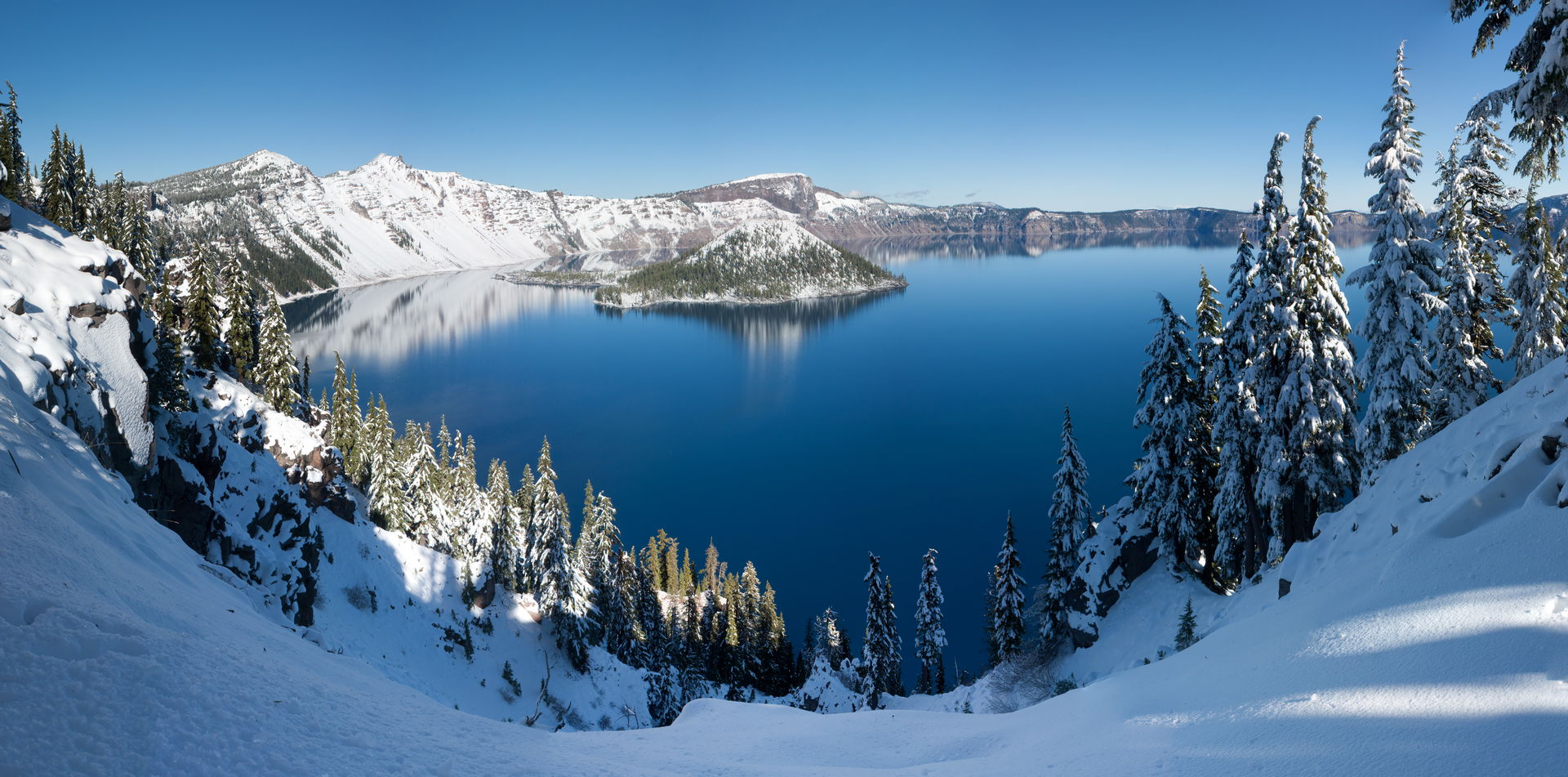Panoramic winter view of Crater Lake in Crater Lake National Pa…