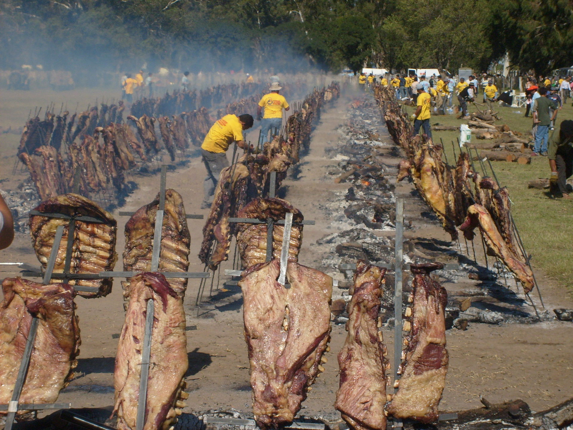 Asado a la estaca en General Pico, Argentina.General Pico es un…
