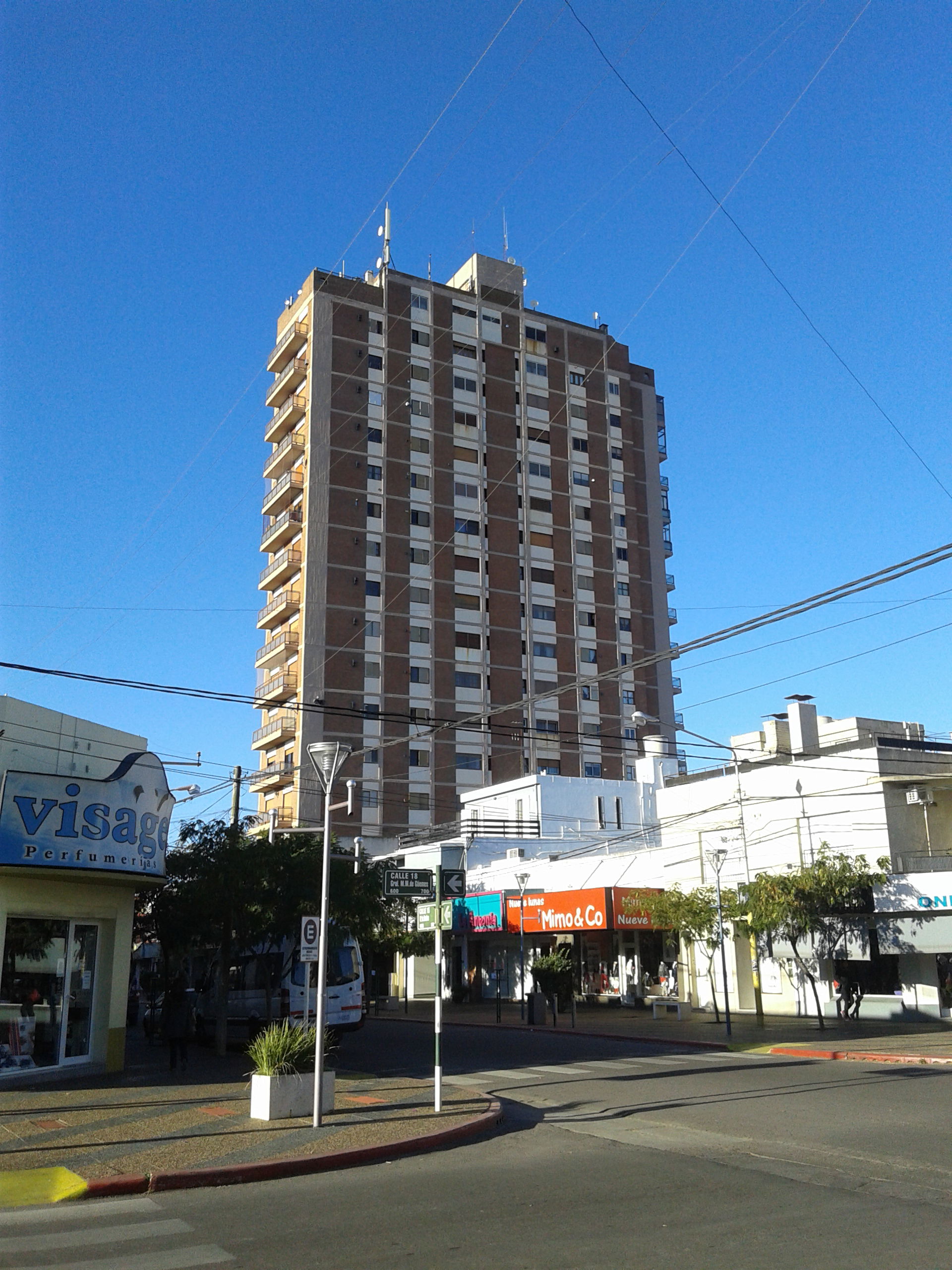 Edificio más alto con 15 pisos de Altura con galeria de compras…