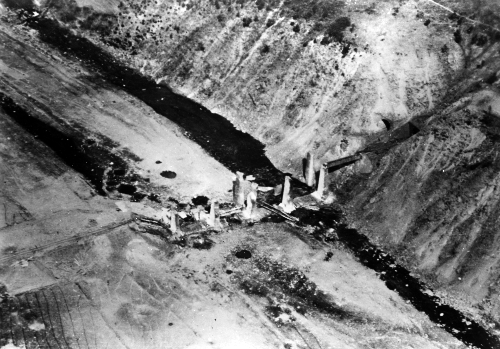 Photo #: 80-G-687598 Carlson's Canyon Bridge Attacks, March-Apr…