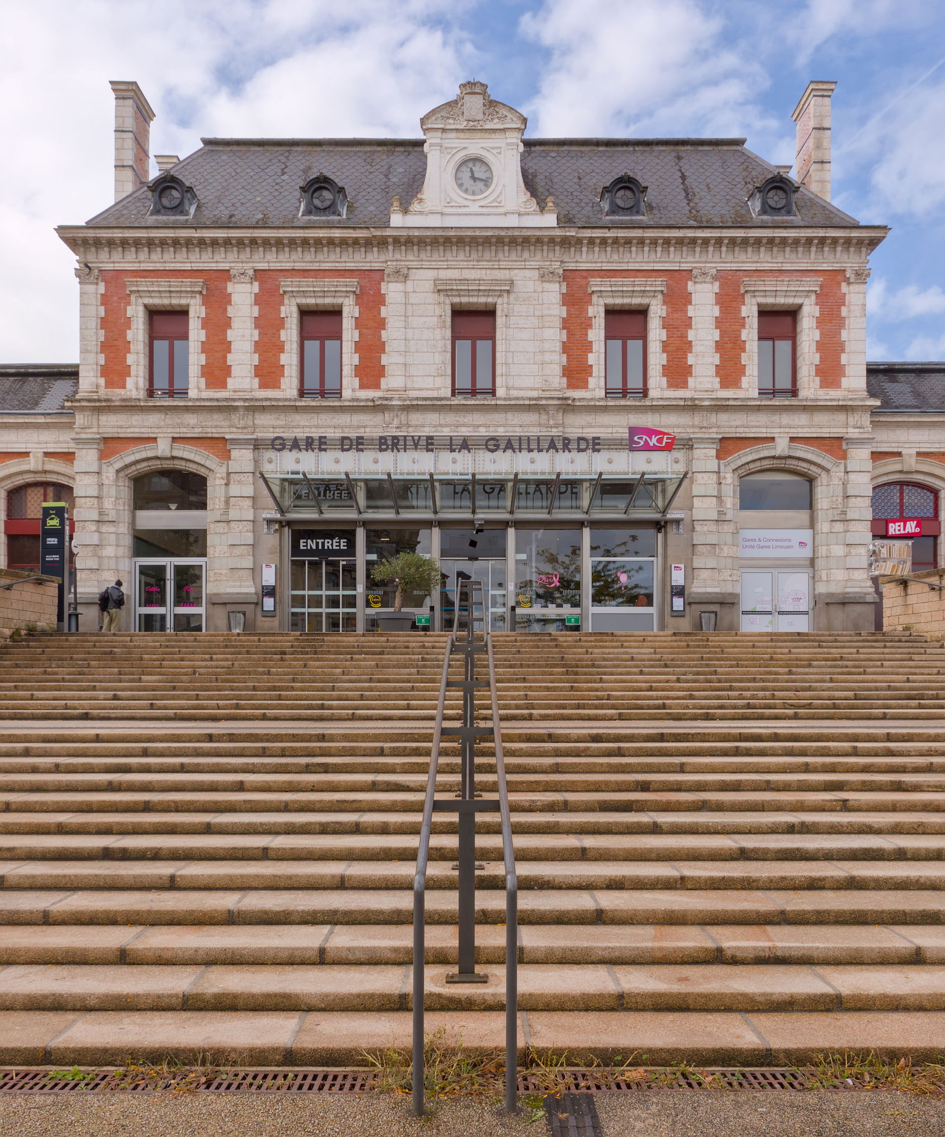 Brive-la-Gaillarde (Corrèze, France) - The railway station, at …